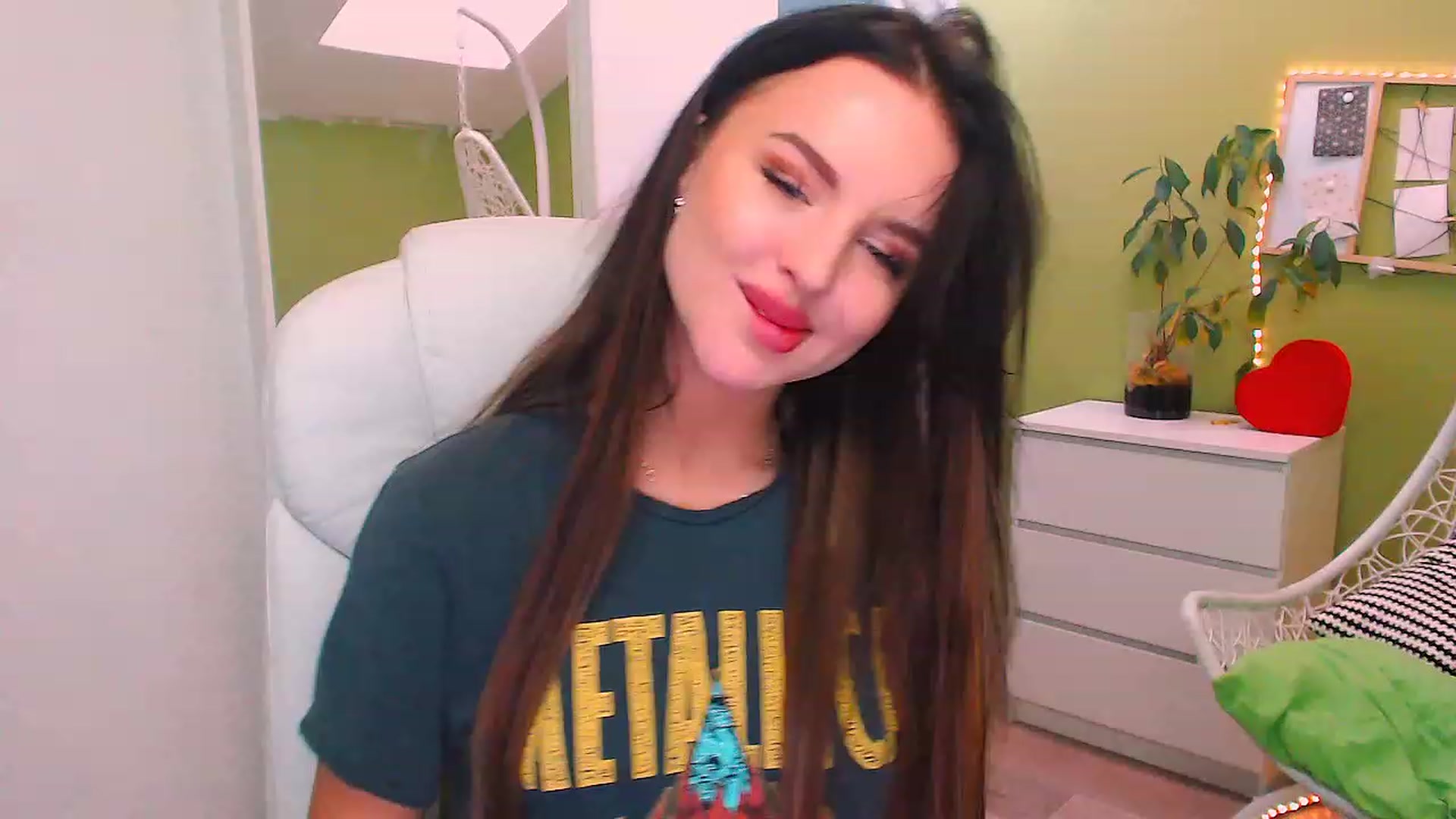 Gallery image thumbnail from JenniferMoris's myfreecams stream on, 11/21/2022, 09:44 image 11 of 20