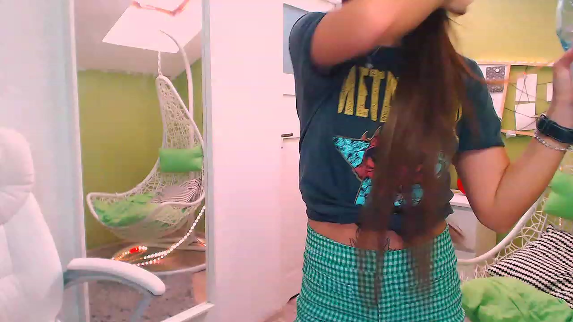 Gallery image thumbnail from JenniferMoris's myfreecams stream on, 11/21/2022, 09:44 image 14 of 20
