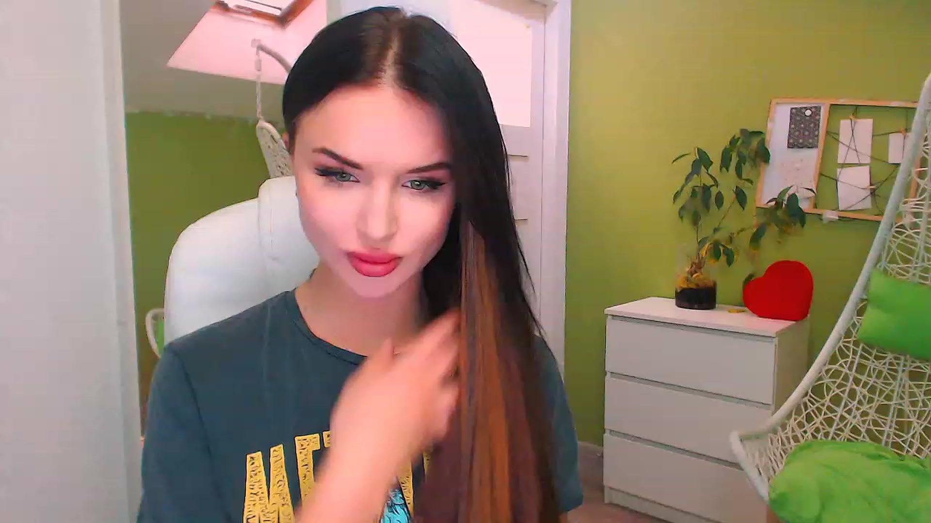 Gallery image thumbnail from JenniferMoris's myfreecams stream on, 11/21/2022, 13:17 image 5 of 20