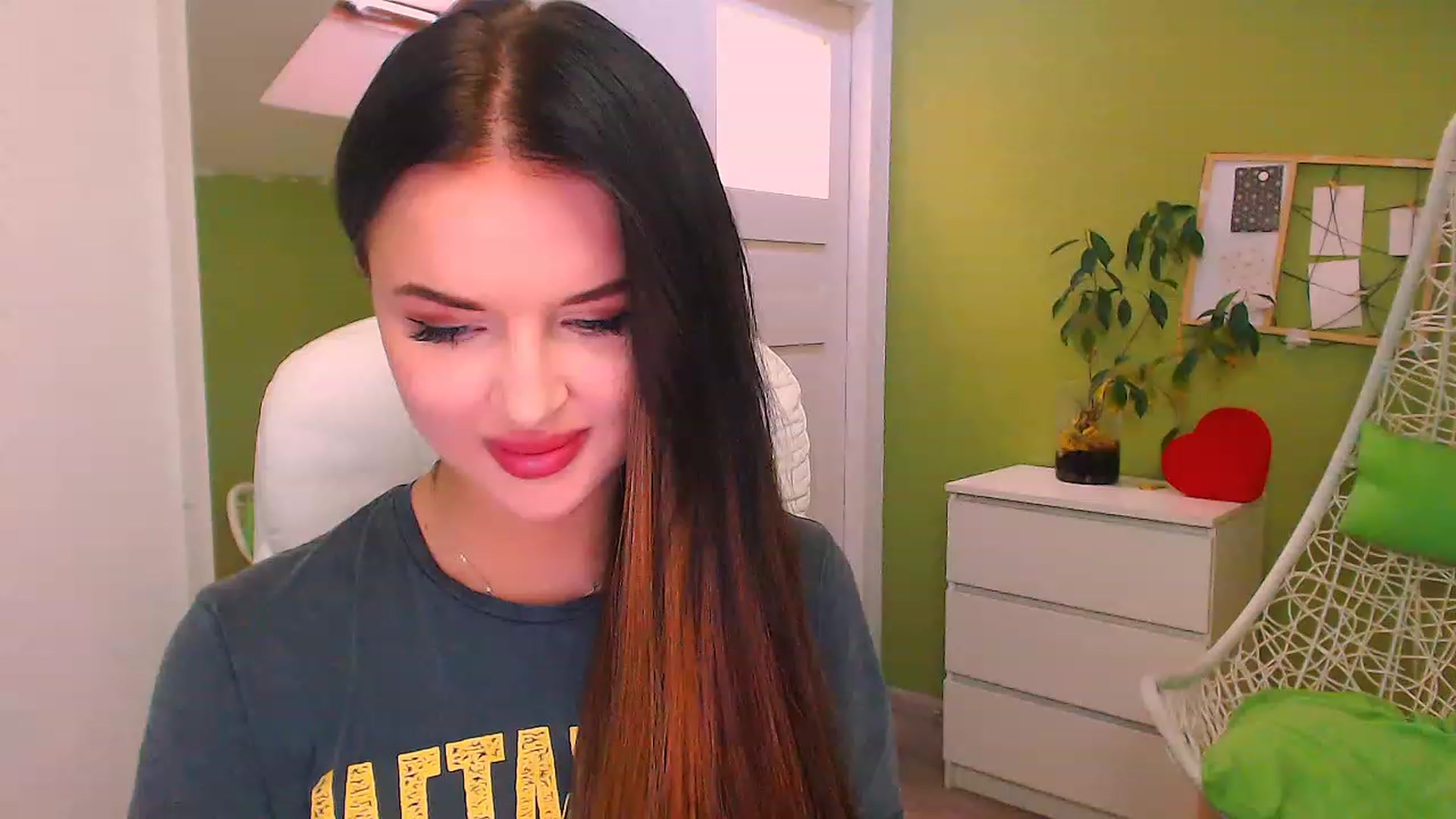 Gallery image thumbnail from JenniferMoris's myfreecams stream on, 11/21/2022, 13:17 image 15 of 20