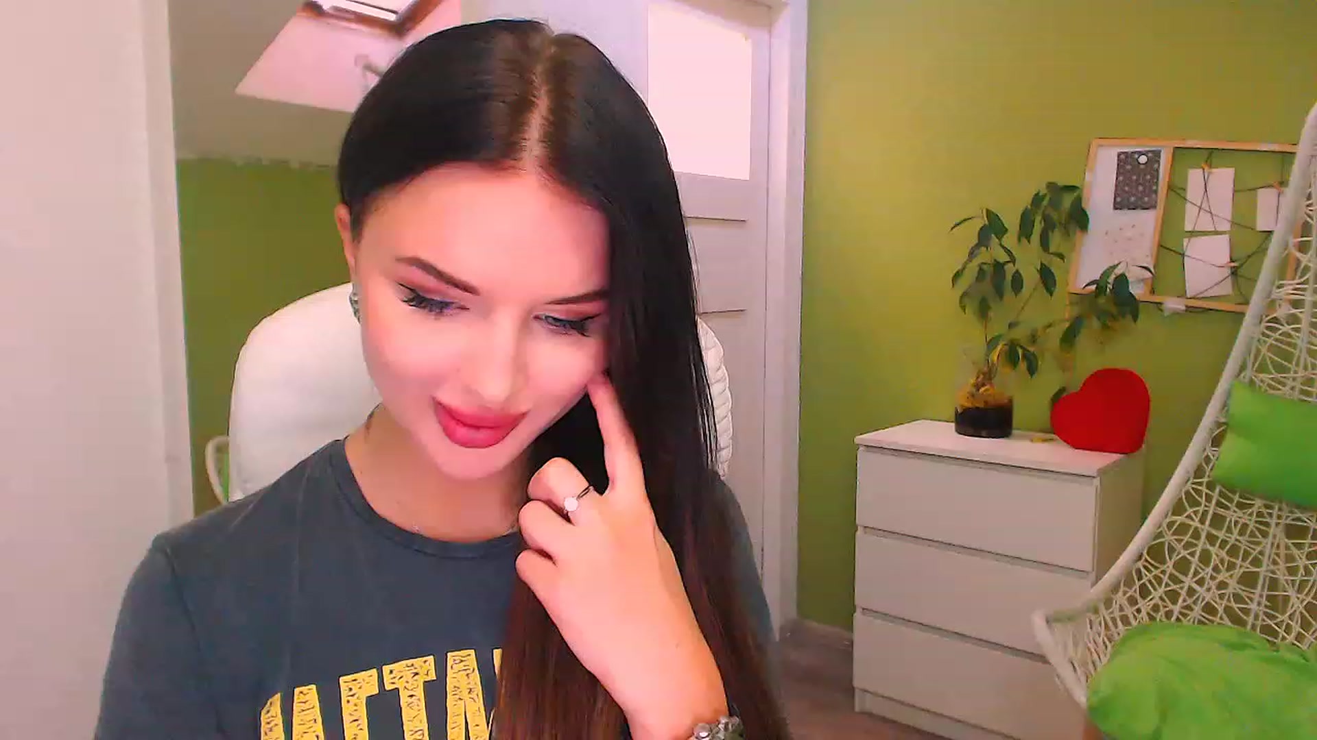 Gallery image thumbnail from JenniferMoris's myfreecams stream on, 11/21/2022, 13:17 image 14 of 20