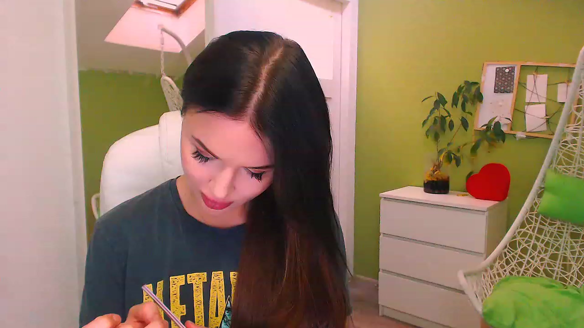 Gallery image thumbnail from JenniferMoris's myfreecams stream on, 11/21/2022, 13:17 image 2 of 20
