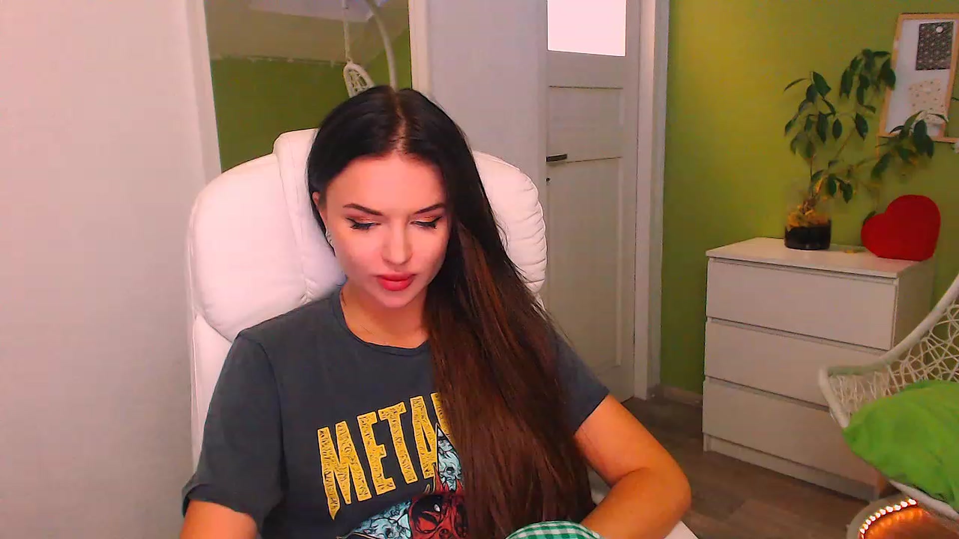 Gallery image thumbnail from JenniferMoris's myfreecams stream on, 11/21/2022, 15:45 image 3 of 20