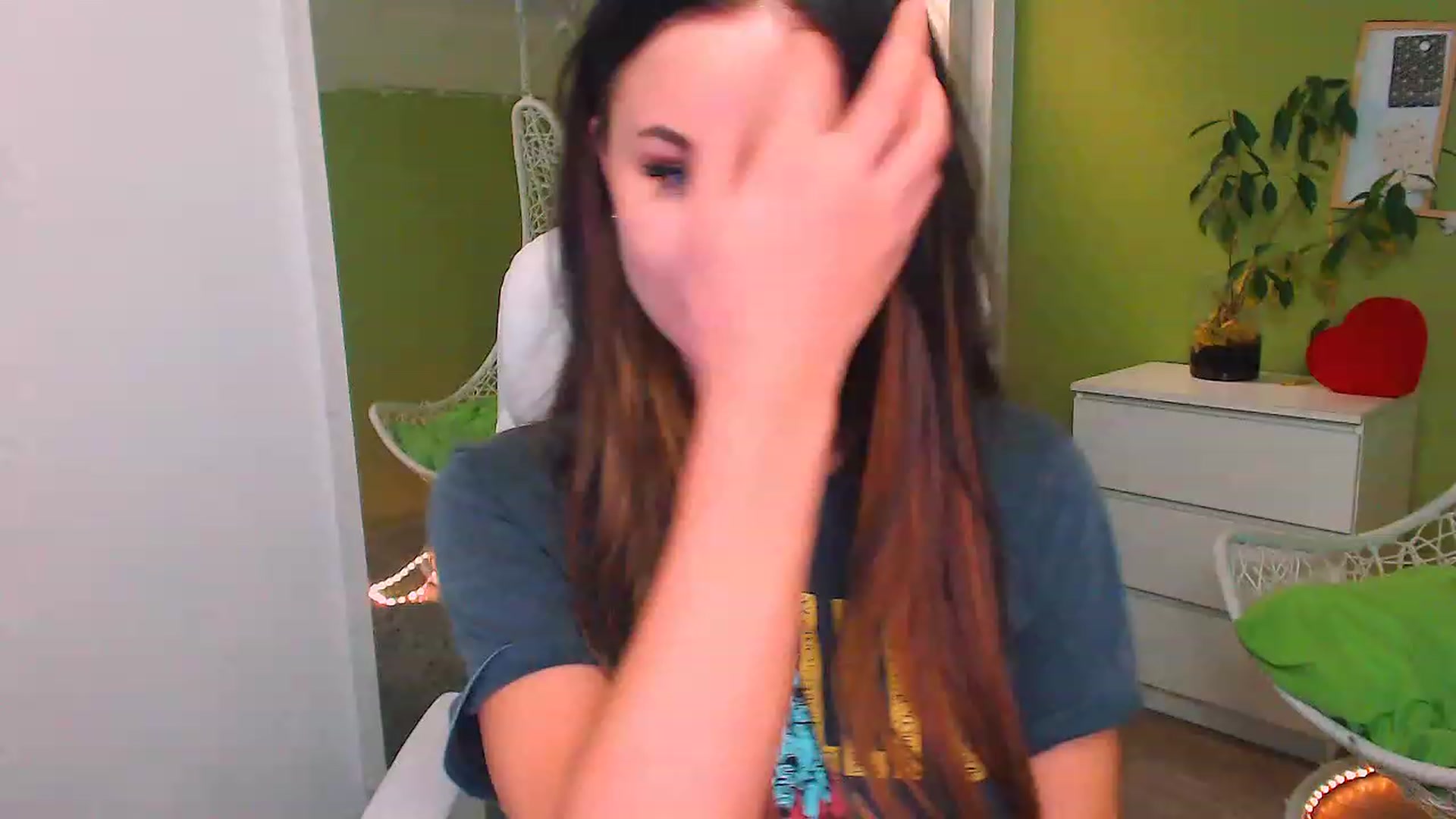 Gallery image thumbnail from JenniferMoris's myfreecams stream on, 11/21/2022, 15:45 image 8 of 20