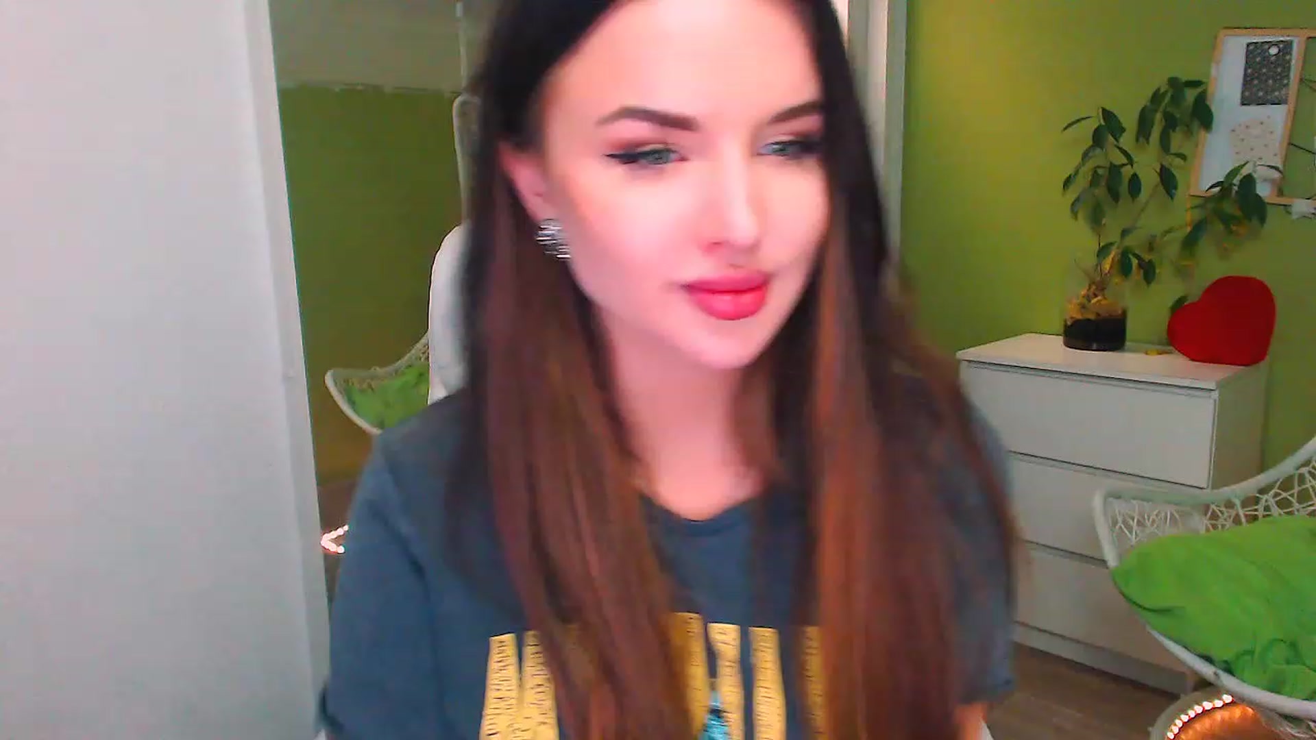Gallery image thumbnail from JenniferMoris's myfreecams stream on, 11/21/2022, 15:45 image 9 of 20