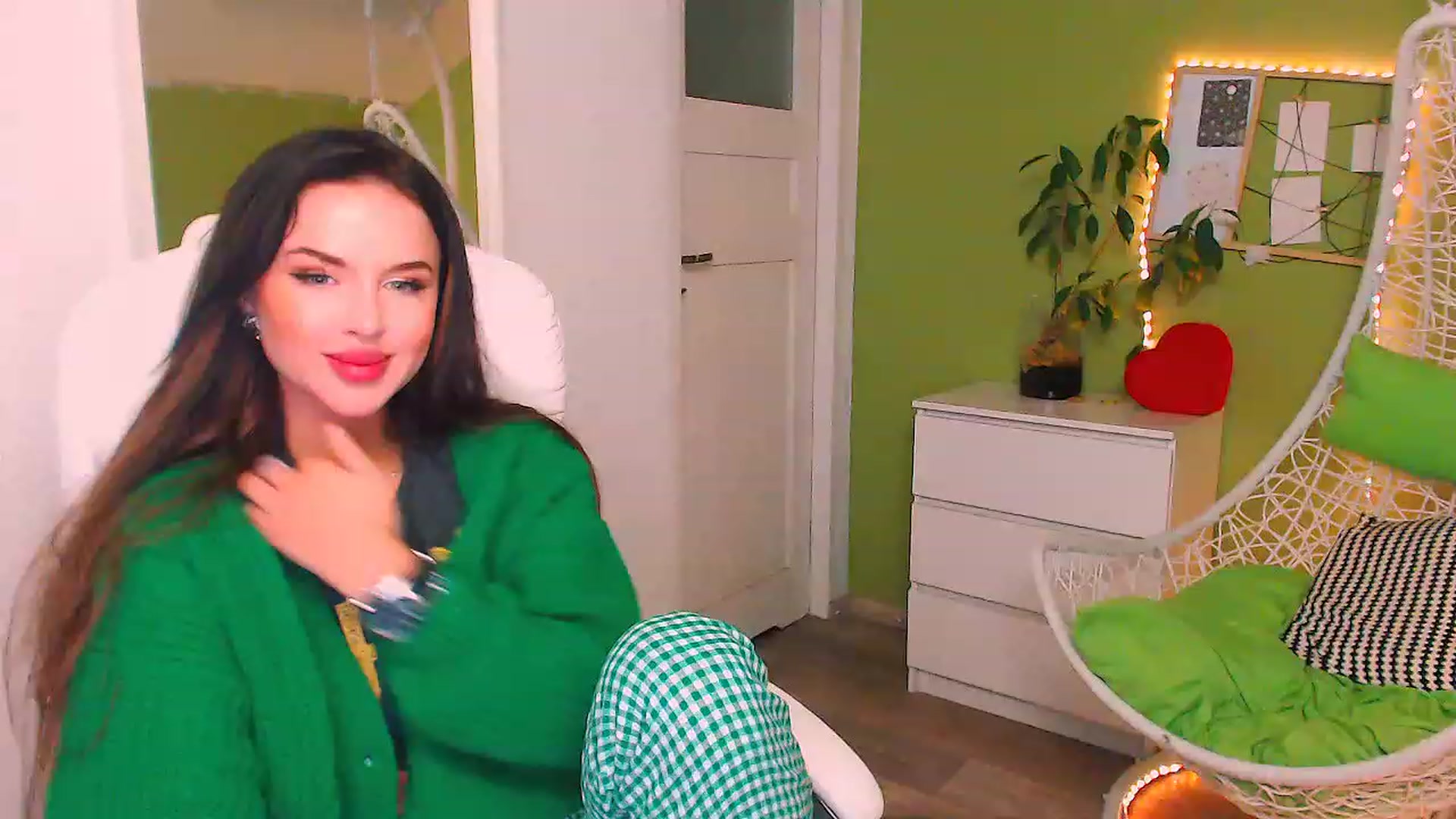 Gallery image thumbnail from JenniferMoris's myfreecams stream on, 11/21/2022, 15:45 image 20 of 20