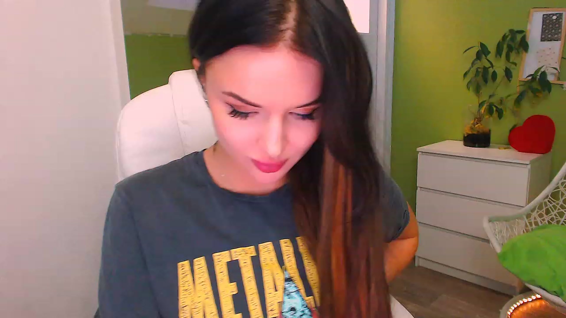 Gallery image thumbnail from JenniferMoris's myfreecams stream on, 11/21/2022, 15:45 image 1 of 20