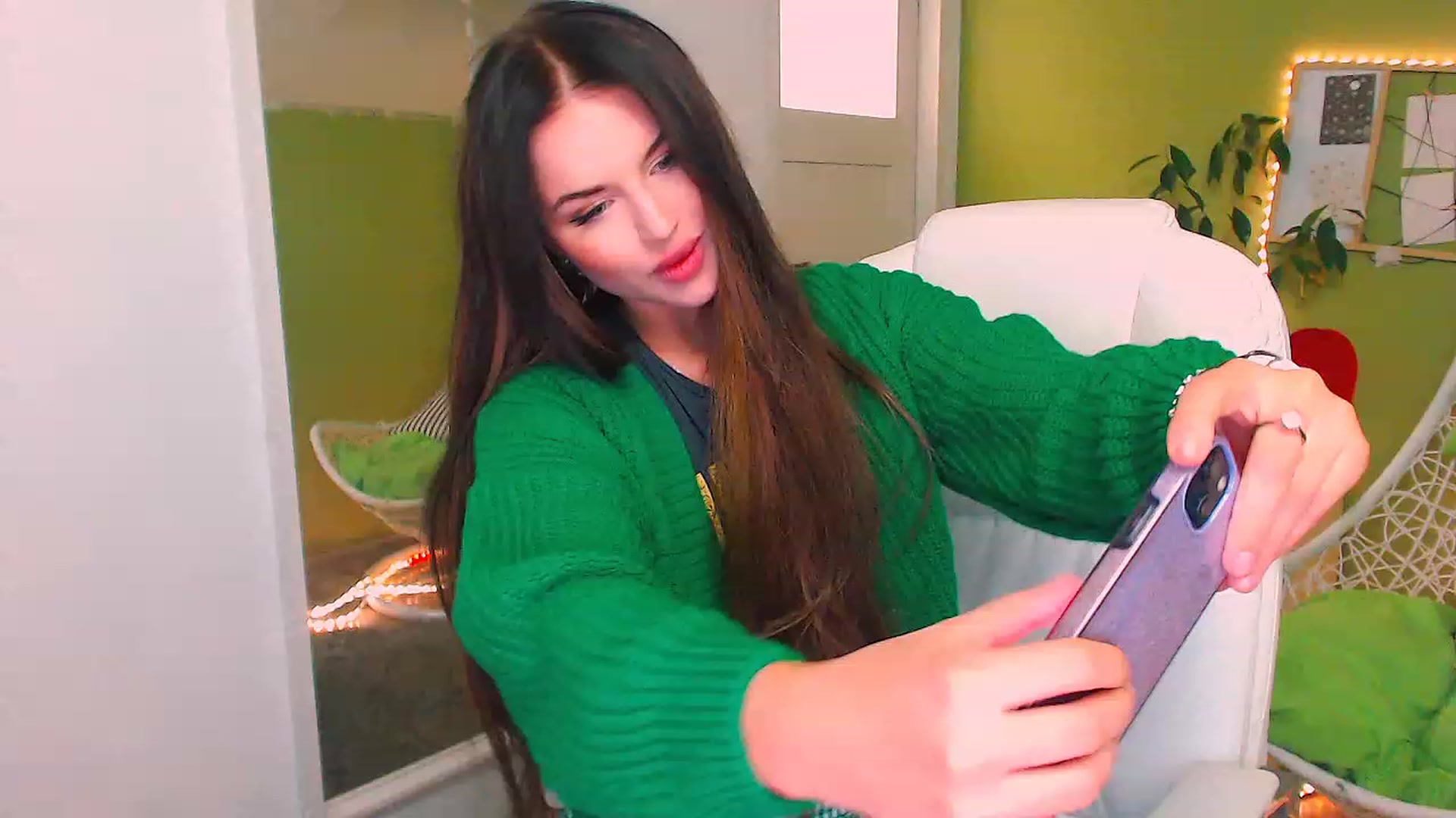 Gallery image thumbnail from JenniferMoris's myfreecams stream on, 11/21/2022, 15:45 image 15 of 20