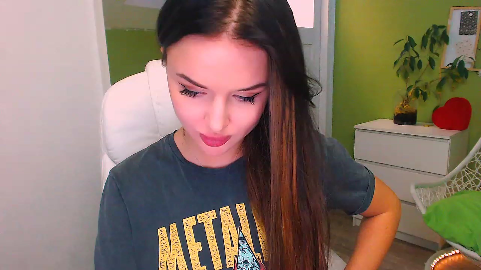 Gallery image thumbnail from JenniferMoris's myfreecams stream on, 11/21/2022, 15:45 image 2 of 20