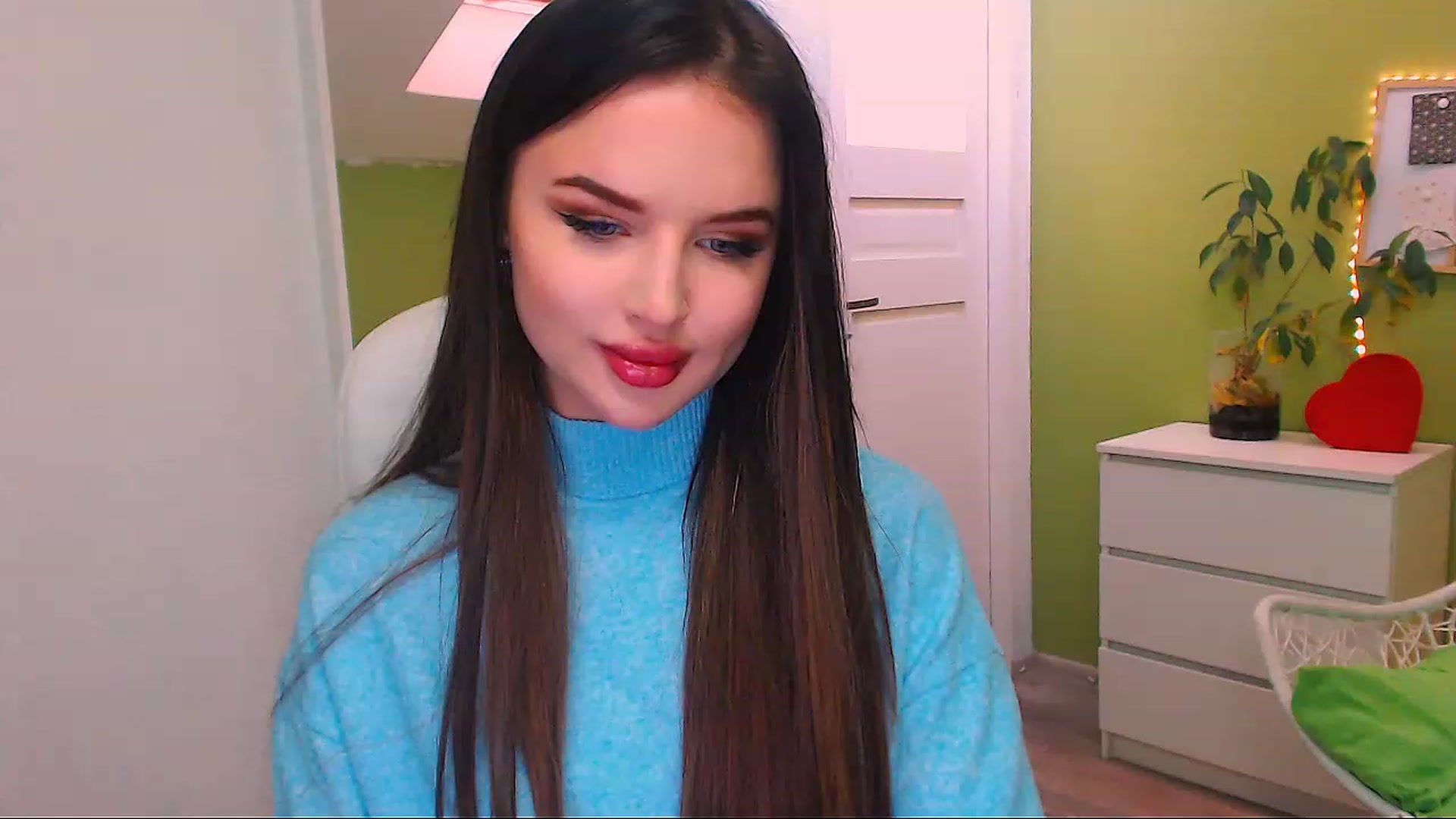 Gallery image thumbnail from JenniferMoris's myfreecams stream on, 11/22/2022, 12:00 image 4 of 20