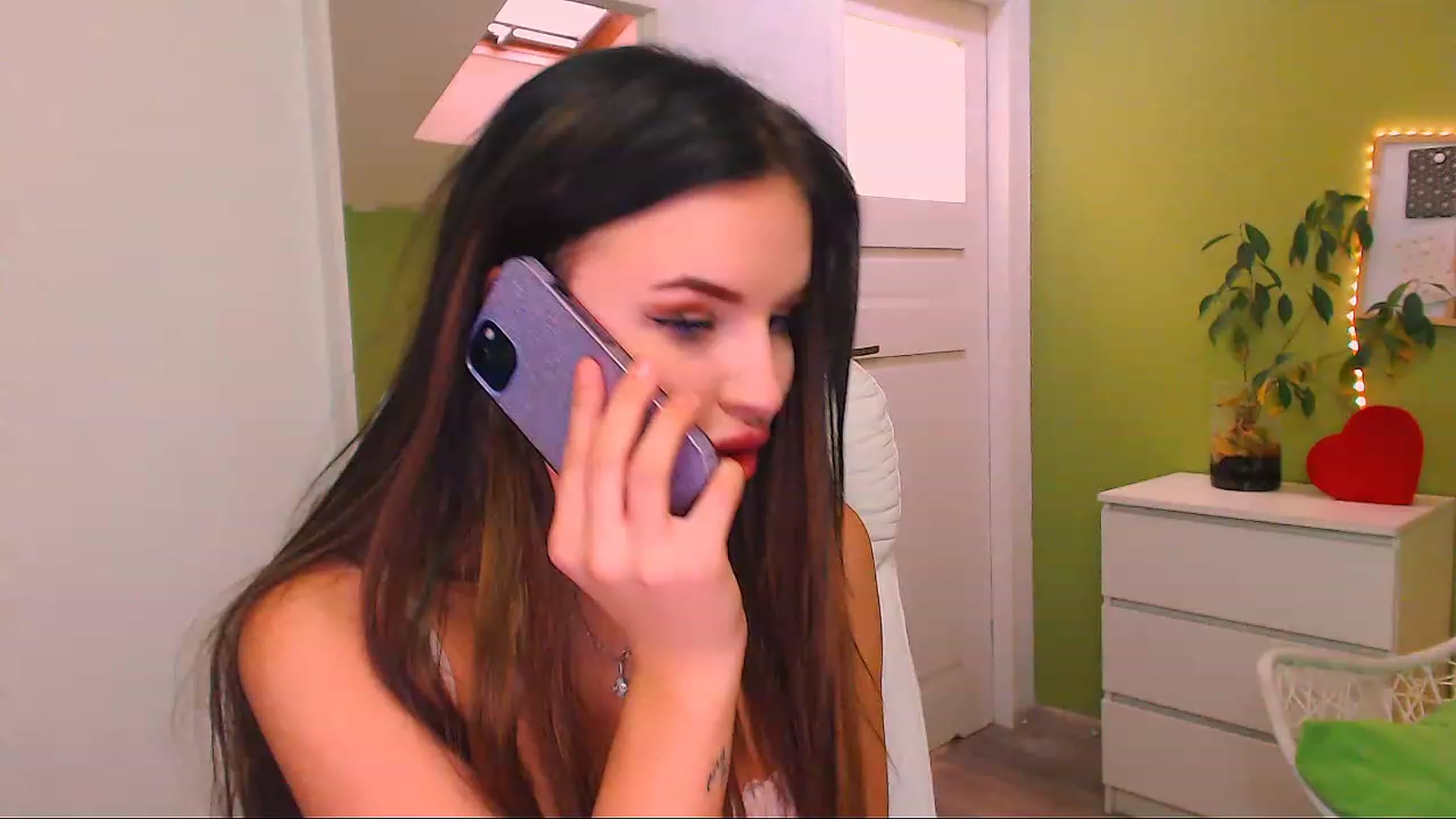 Gallery image thumbnail from JenniferMoris's myfreecams stream on, 11/22/2022, 12:49 image 16 of 20
