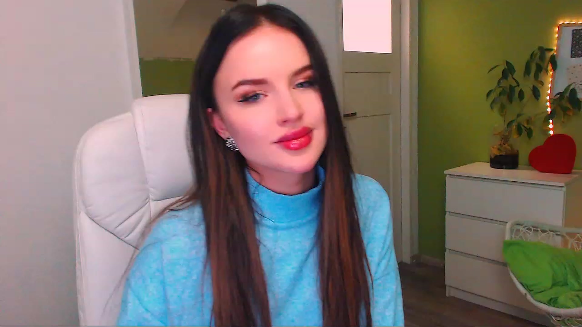 Gallery image thumbnail from JenniferMoris's myfreecams stream on, 11/22/2022, 16:25 image 7 of 20