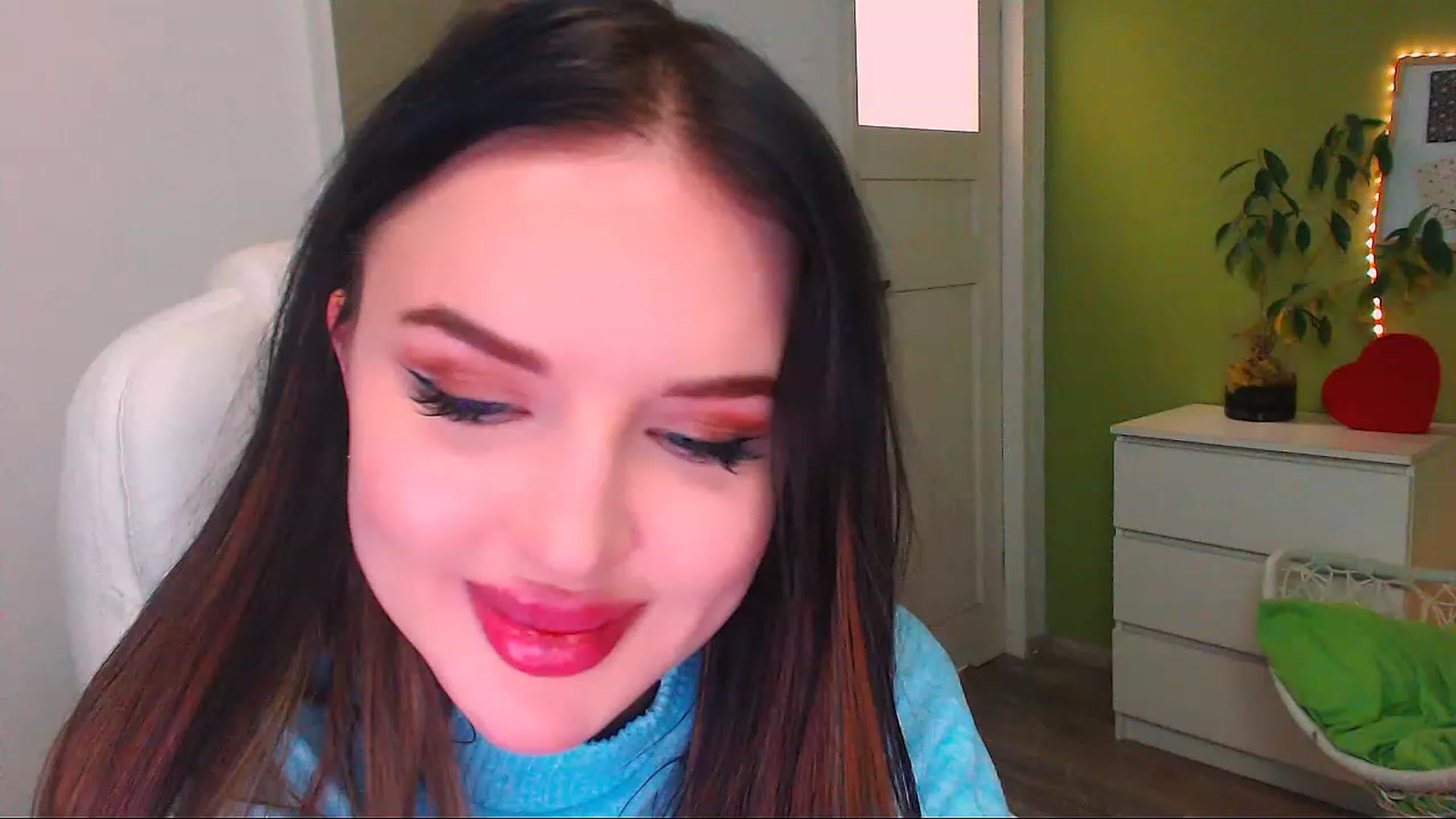 Gallery image thumbnail from JenniferMoris's myfreecams stream on, 11/22/2022, 16:25 image 2 of 20