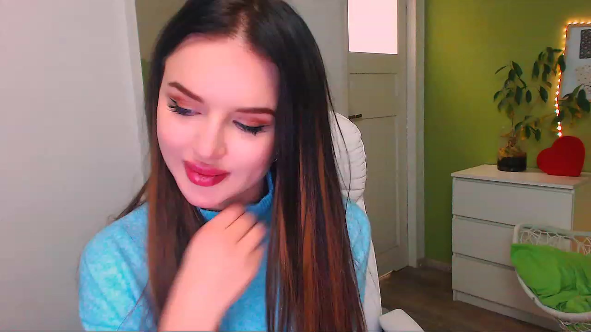 Gallery image thumbnail from JenniferMoris's myfreecams stream on, 11/22/2022, 16:25 image 9 of 20
