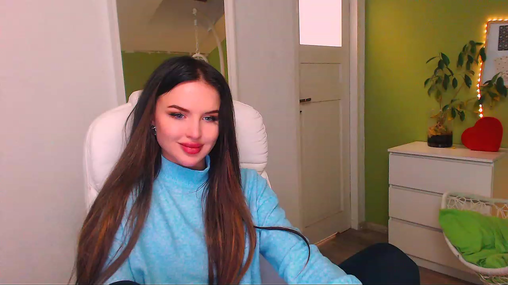 Gallery image thumbnail from JenniferMoris's myfreecams stream on, 11/22/2022, 16:25 image 19 of 20