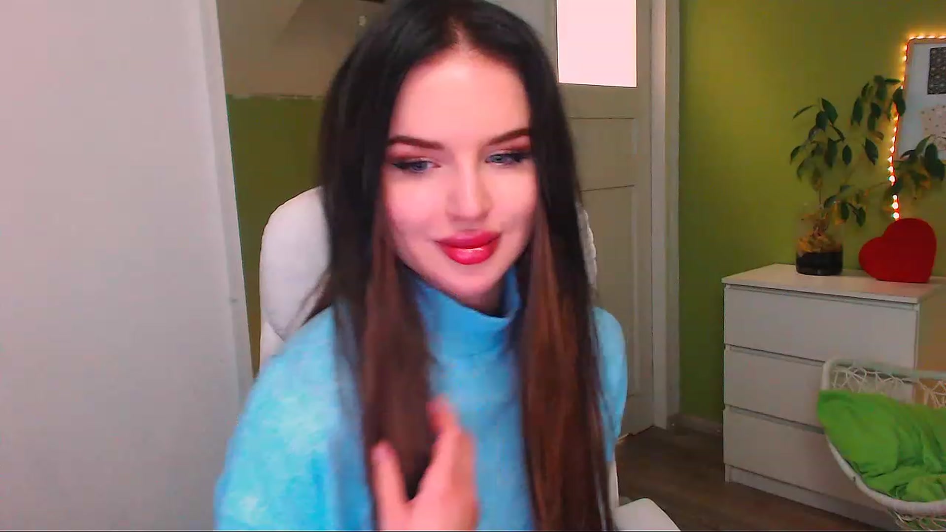 Gallery image thumbnail from JenniferMoris's myfreecams stream on, 11/22/2022, 16:25 image 11 of 20