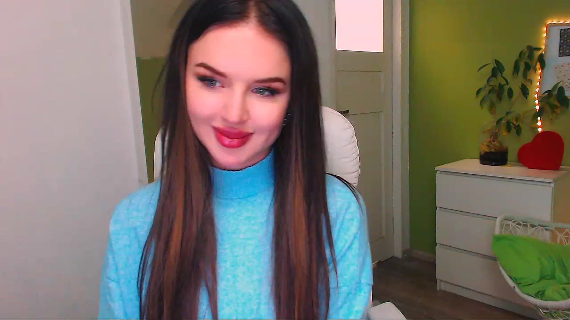 Gallery image thumbnail from JenniferMoris's myfreecams stream on, 11/22/2022, 16:25 image 13 of 20