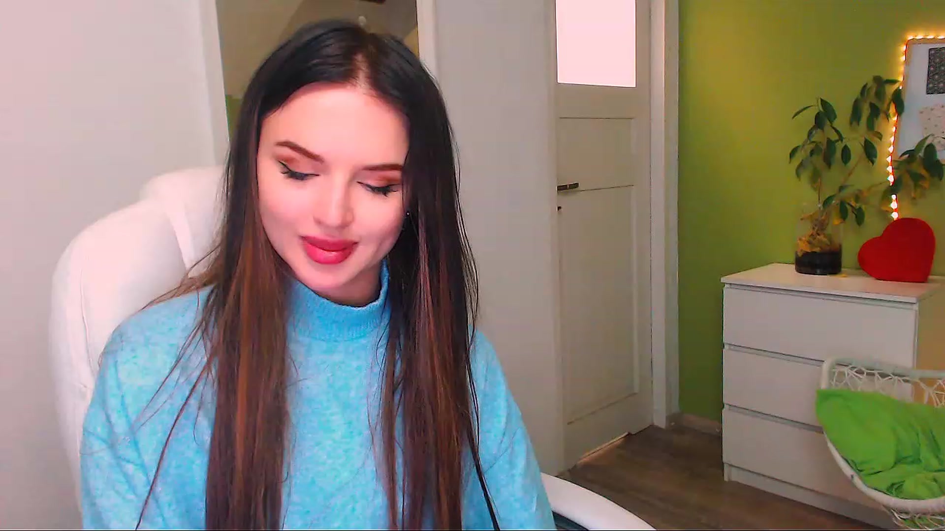 Gallery image thumbnail from JenniferMoris's myfreecams stream on, 11/22/2022, 16:25 image 20 of 20