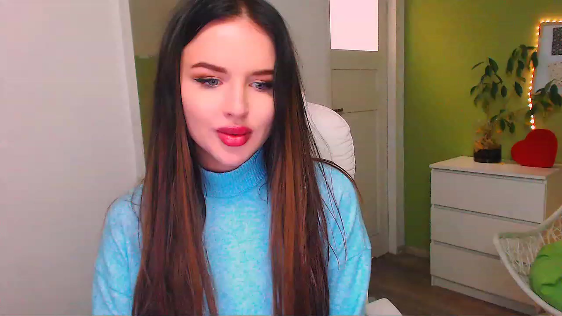 Gallery image thumbnail from JenniferMoris's myfreecams stream on, 11/22/2022, 16:56 image 19 of 20