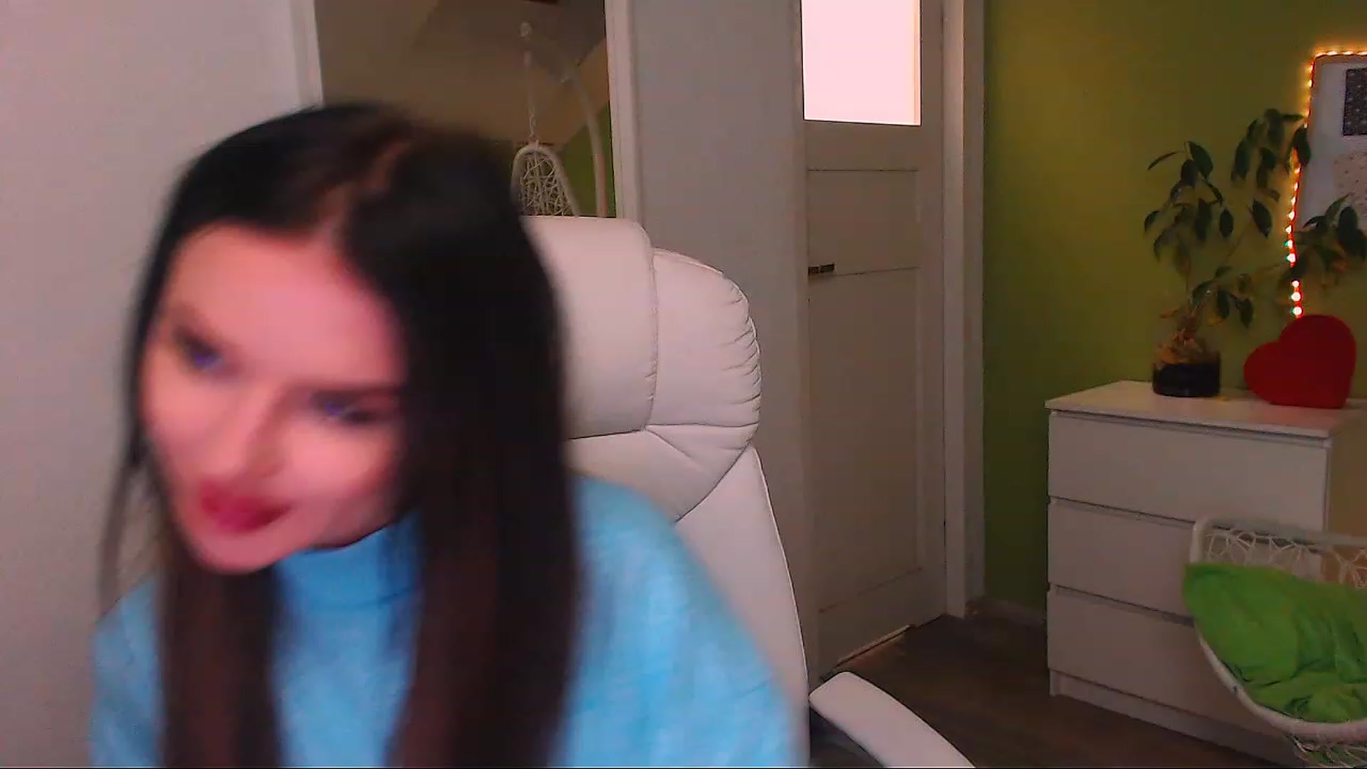 Gallery image thumbnail from JenniferMoris's myfreecams stream on, 11/22/2022, 16:56 image 13 of 20