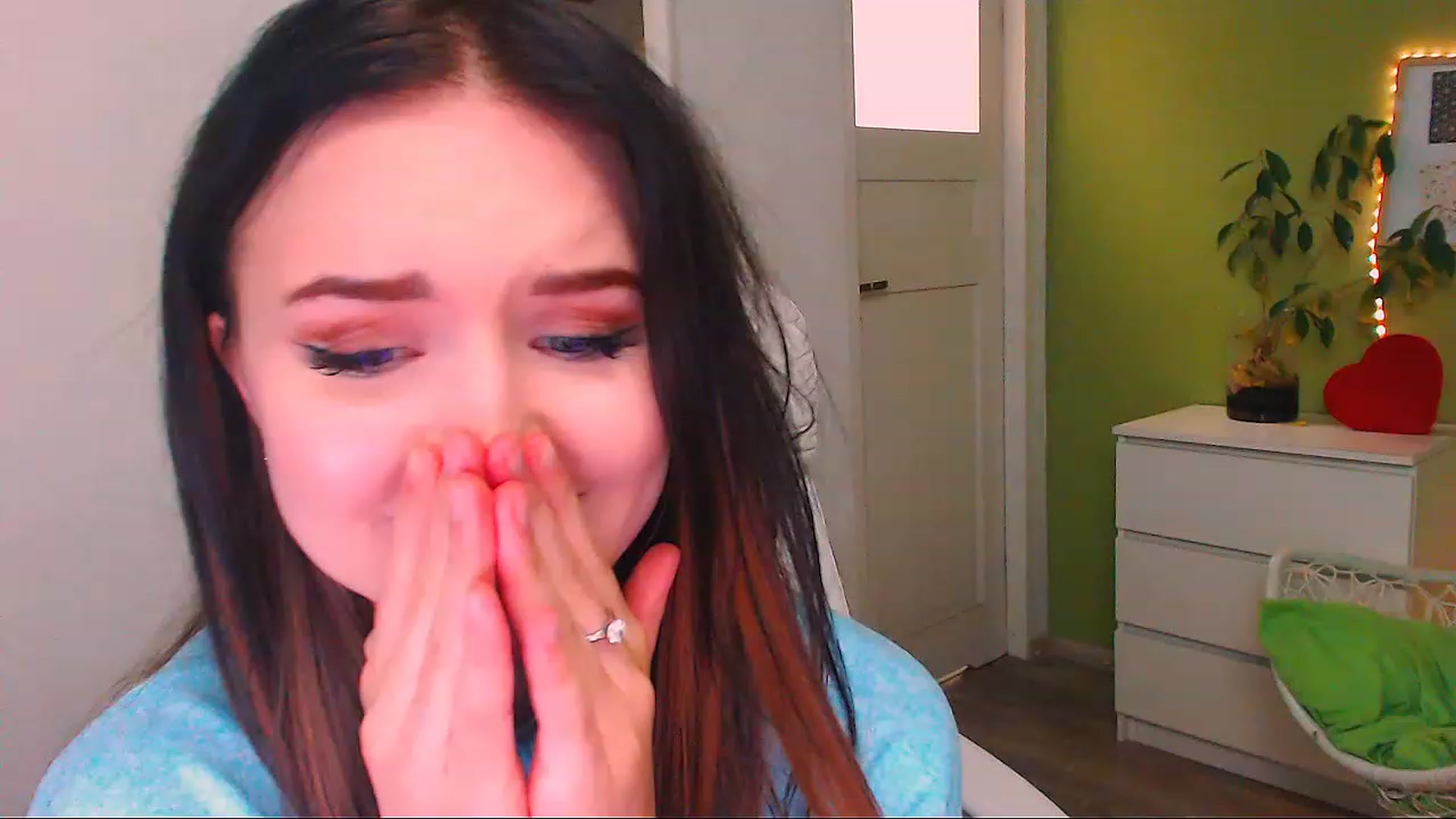 Gallery image thumbnail from JenniferMoris's myfreecams stream on, 11/22/2022, 16:56 image 8 of 20