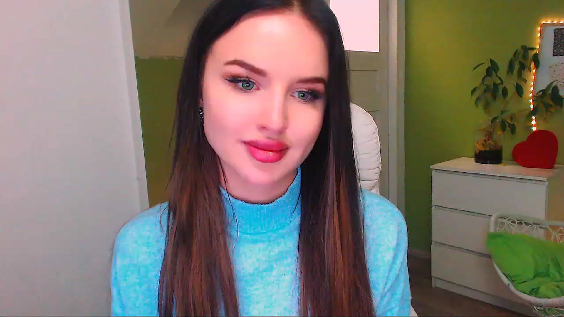 Gallery image thumbnail from JenniferMoris's myfreecams stream on, 11/22/2022, 16:56 image 5 of 20