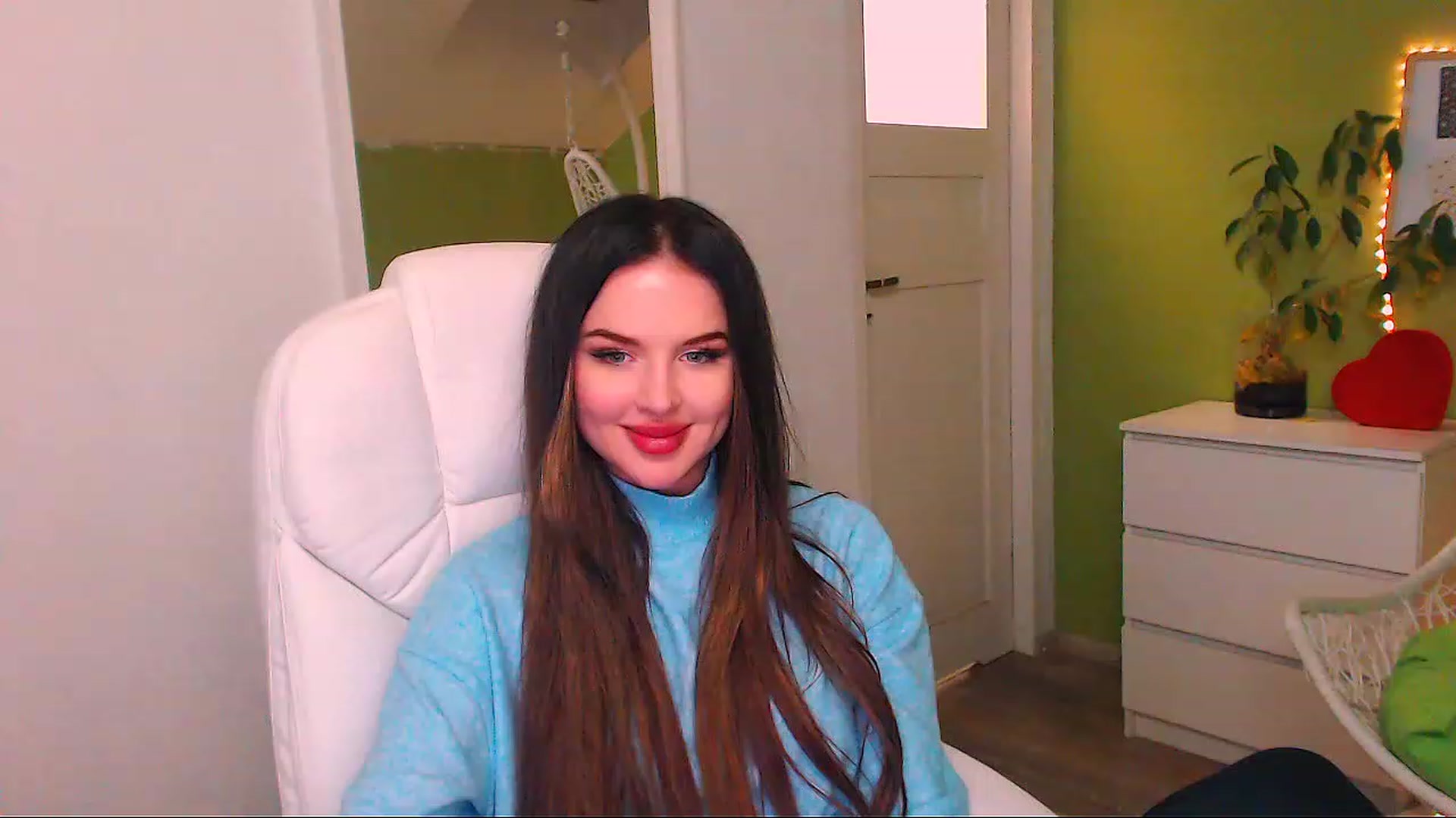 Gallery image thumbnail from JenniferMoris's myfreecams stream on, 11/22/2022, 18:13 image 1 of 20