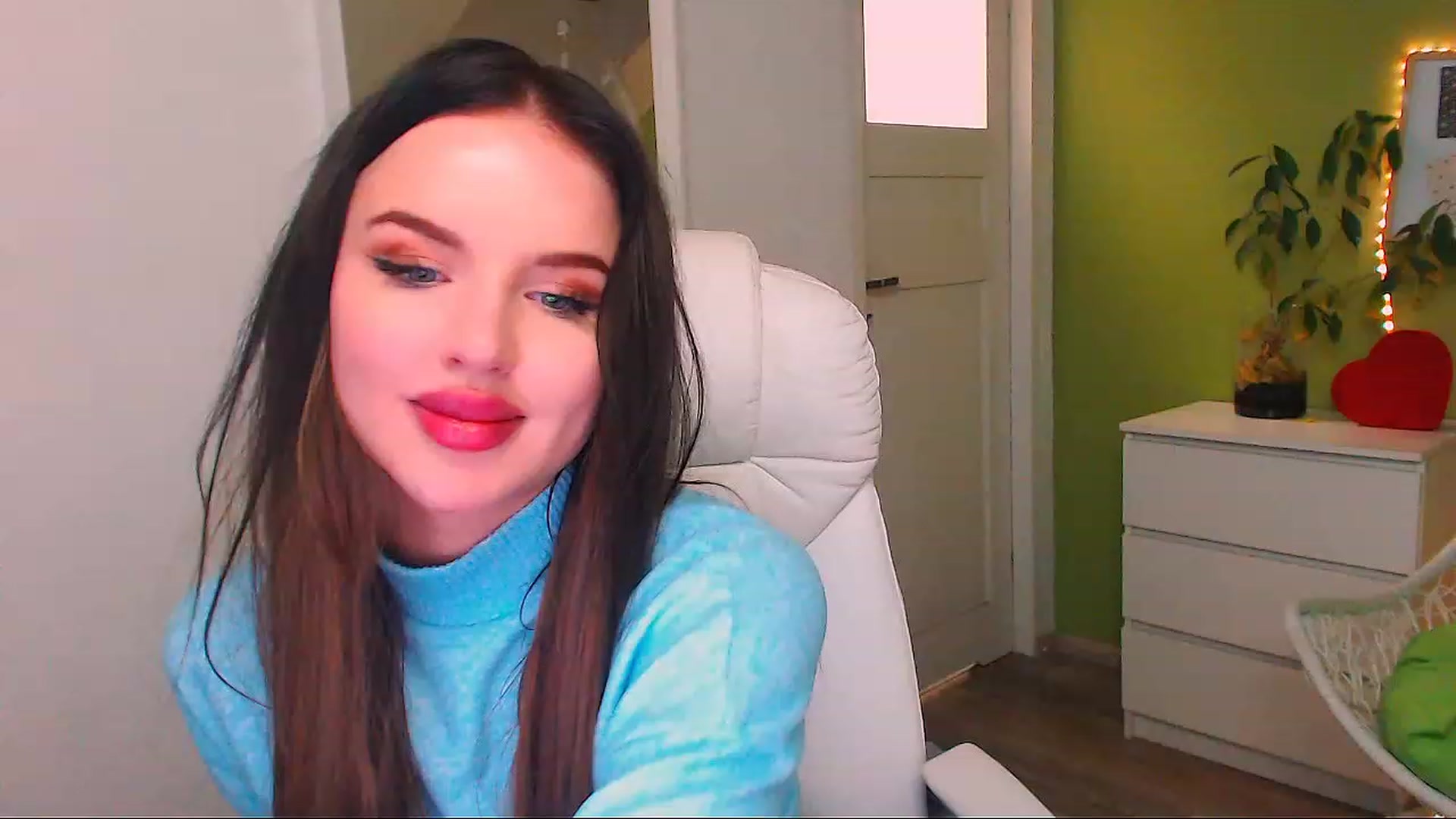 Gallery image thumbnail from JenniferMoris's myfreecams stream on, 11/22/2022, 18:13 image 5 of 20
