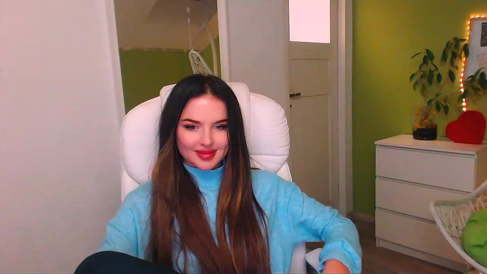 Gallery image thumbnail from JenniferMoris's myfreecams stream on, 11/22/2022, 18:13 image 4 of 20
