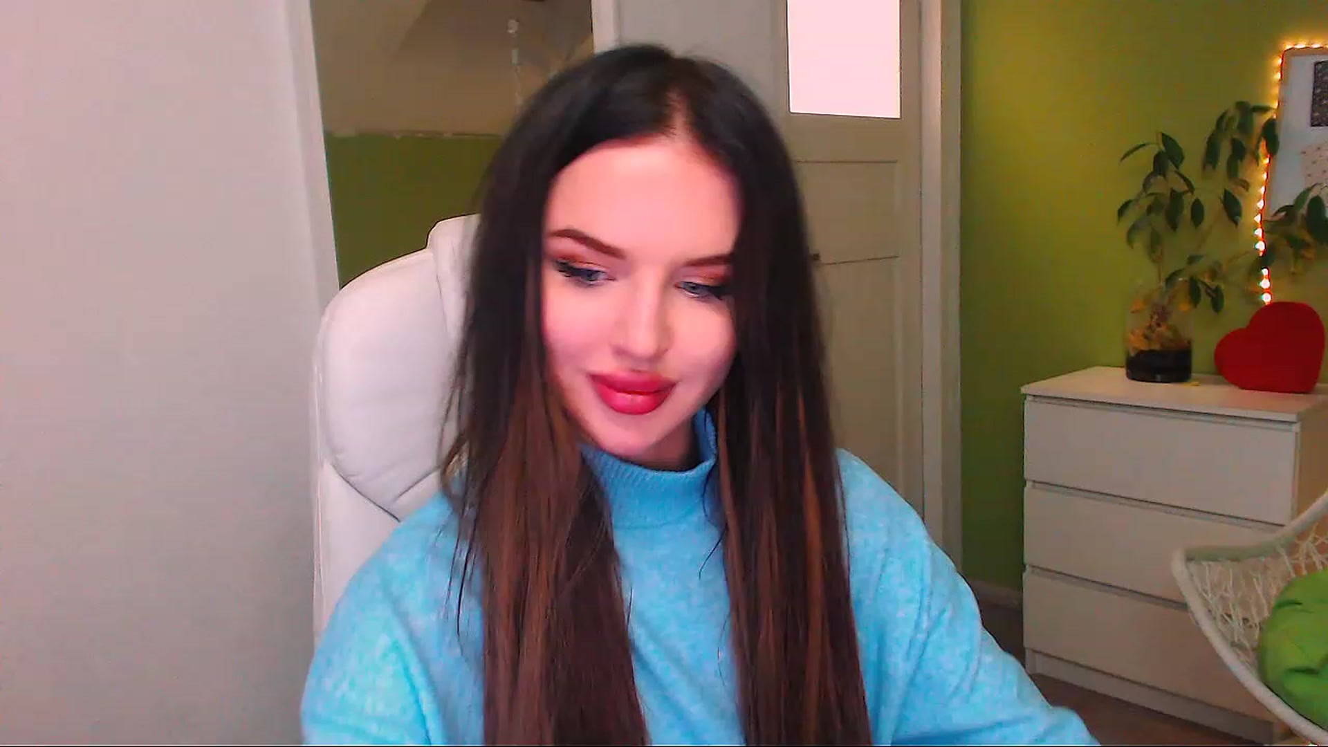 Gallery image thumbnail from JenniferMoris's myfreecams stream on, 11/22/2022, 18:13 image 6 of 20
