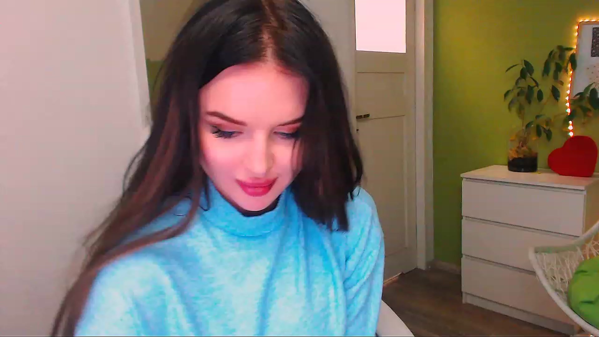 Gallery image thumbnail from JenniferMoris's myfreecams stream on, 11/22/2022, 18:13 image 8 of 20
