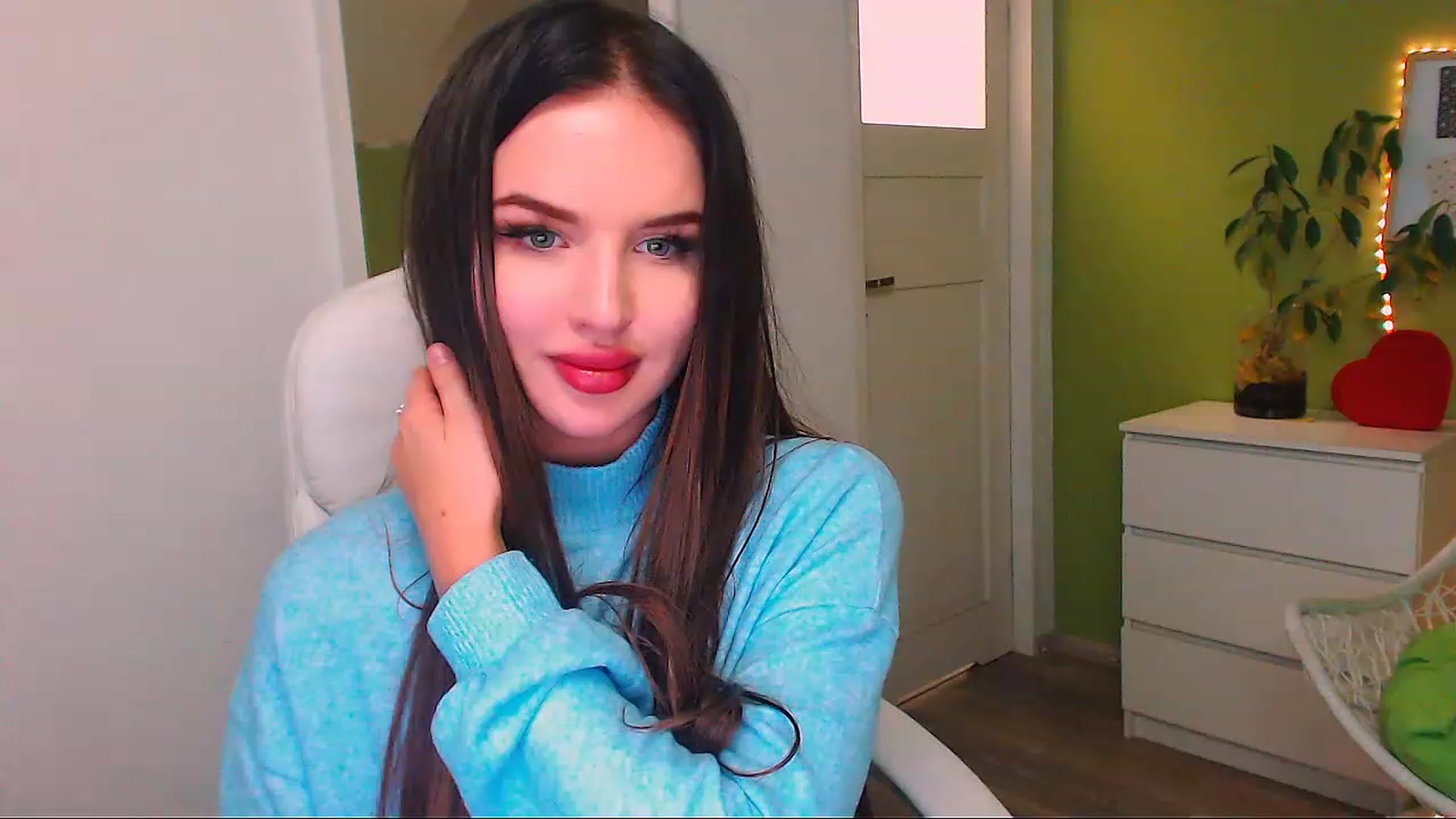 Gallery image thumbnail from JenniferMoris's myfreecams stream on, 11/22/2022, 18:13 image 12 of 20