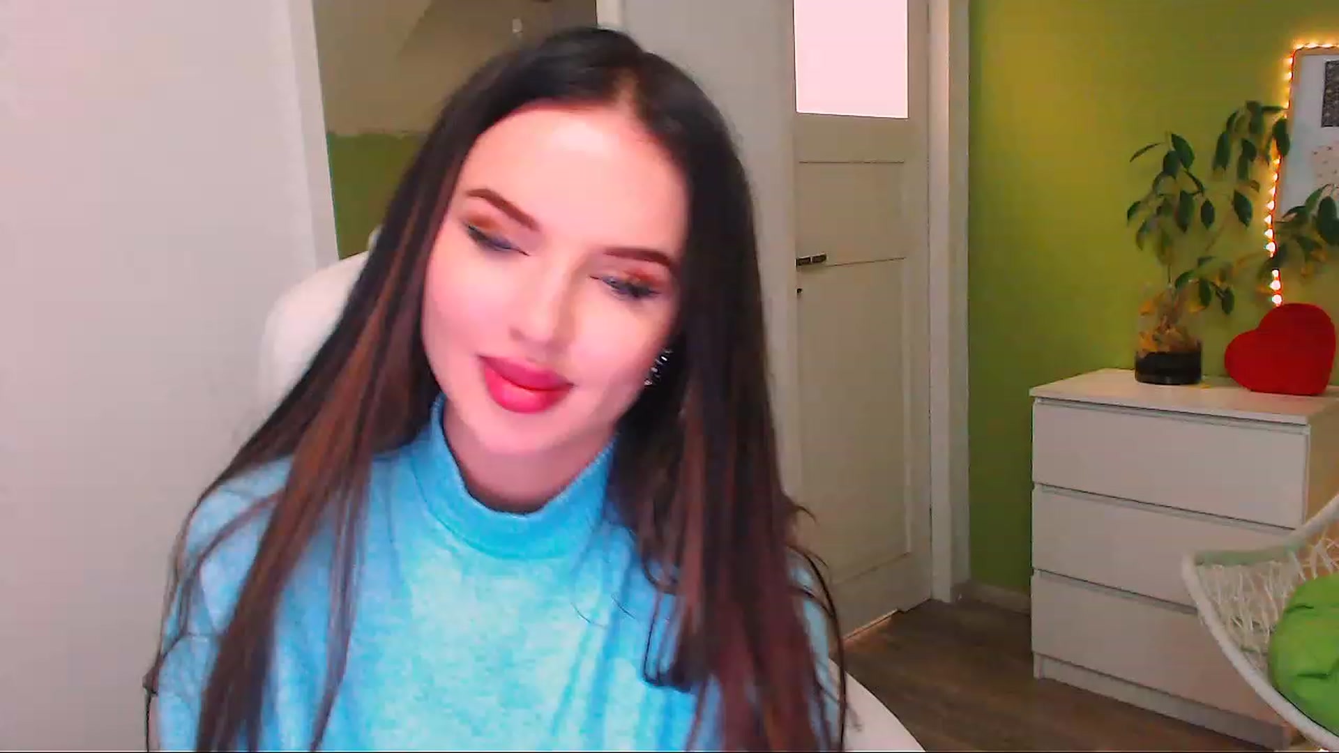 Gallery image thumbnail from JenniferMoris's myfreecams stream on, 11/22/2022, 18:13 image 9 of 20