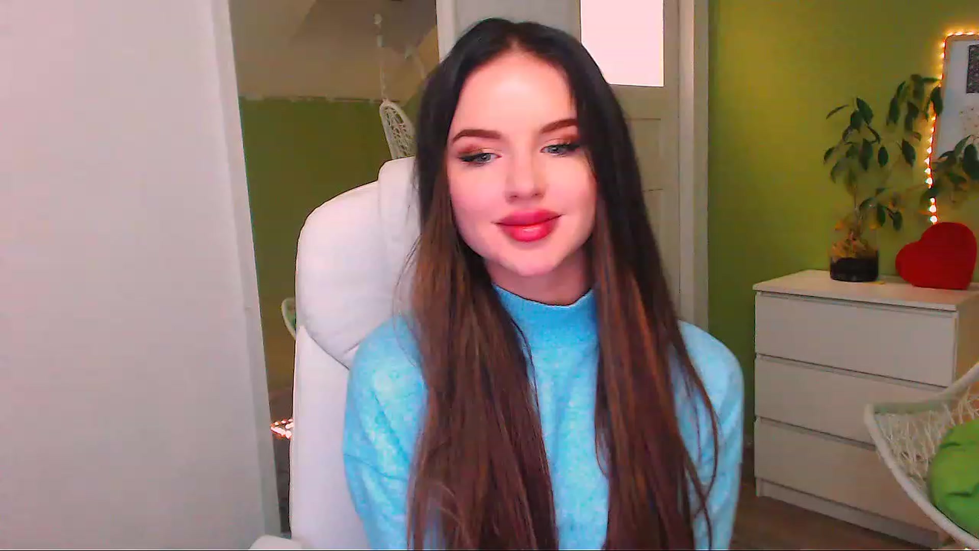 Gallery image thumbnail from JenniferMoris's myfreecams stream on, 11/22/2022, 18:13 image 3 of 20