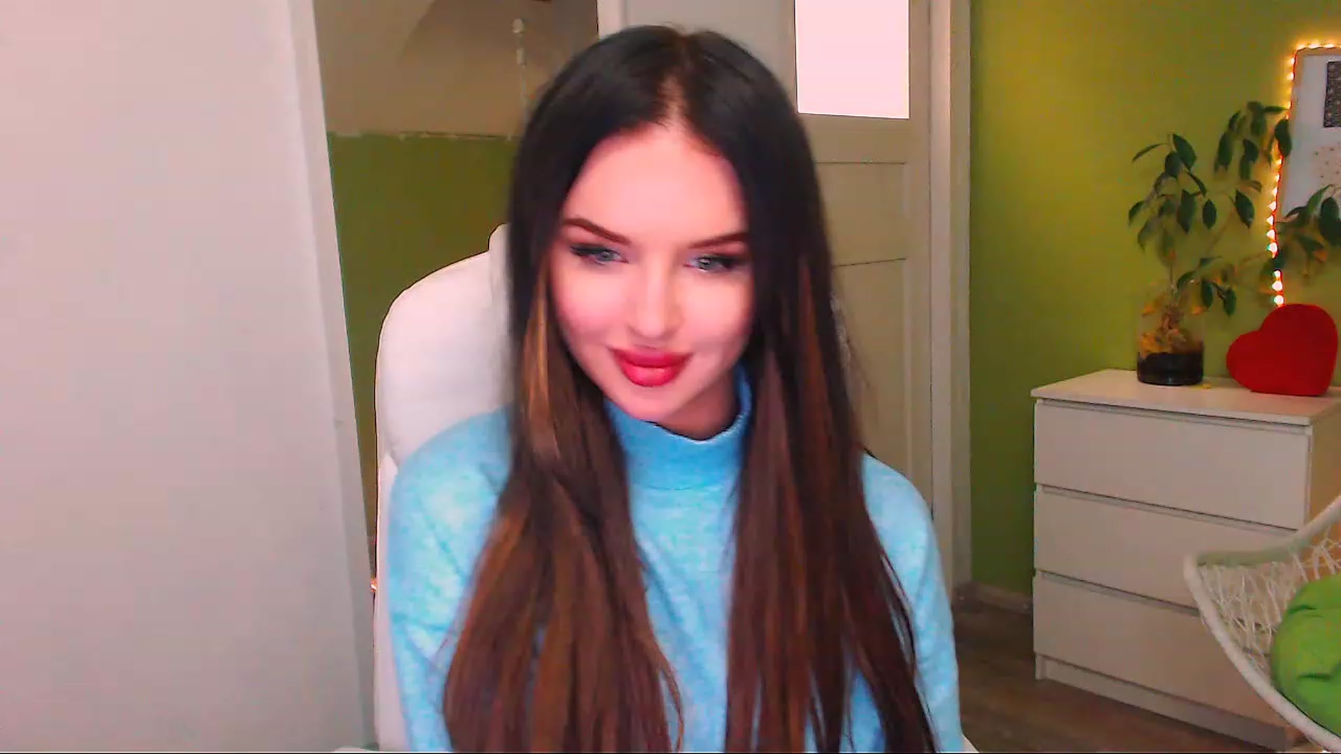 Gallery image thumbnail from JenniferMoris's myfreecams stream on, 11/22/2022, 18:13 image 2 of 20