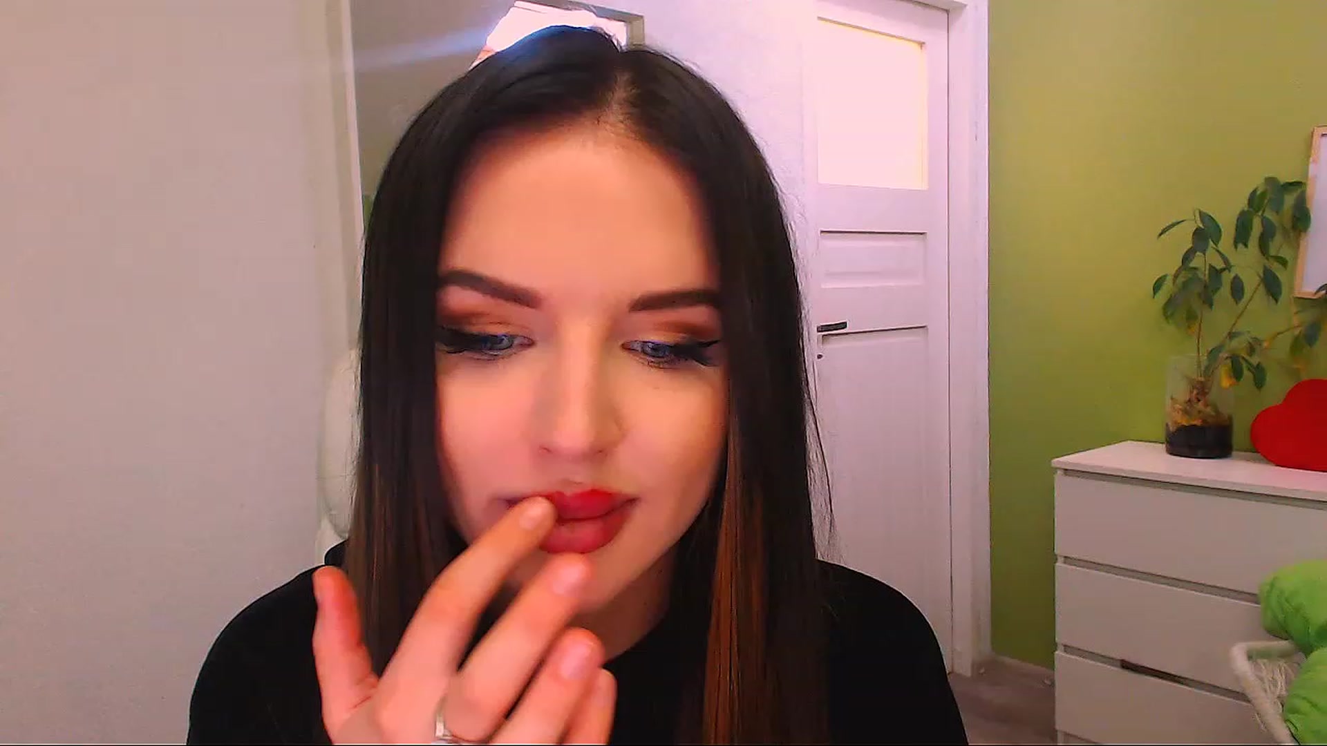 Gallery image thumbnail from JenniferMoris's myfreecams stream on, 11/23/2022, 12:14 image 15 of 20