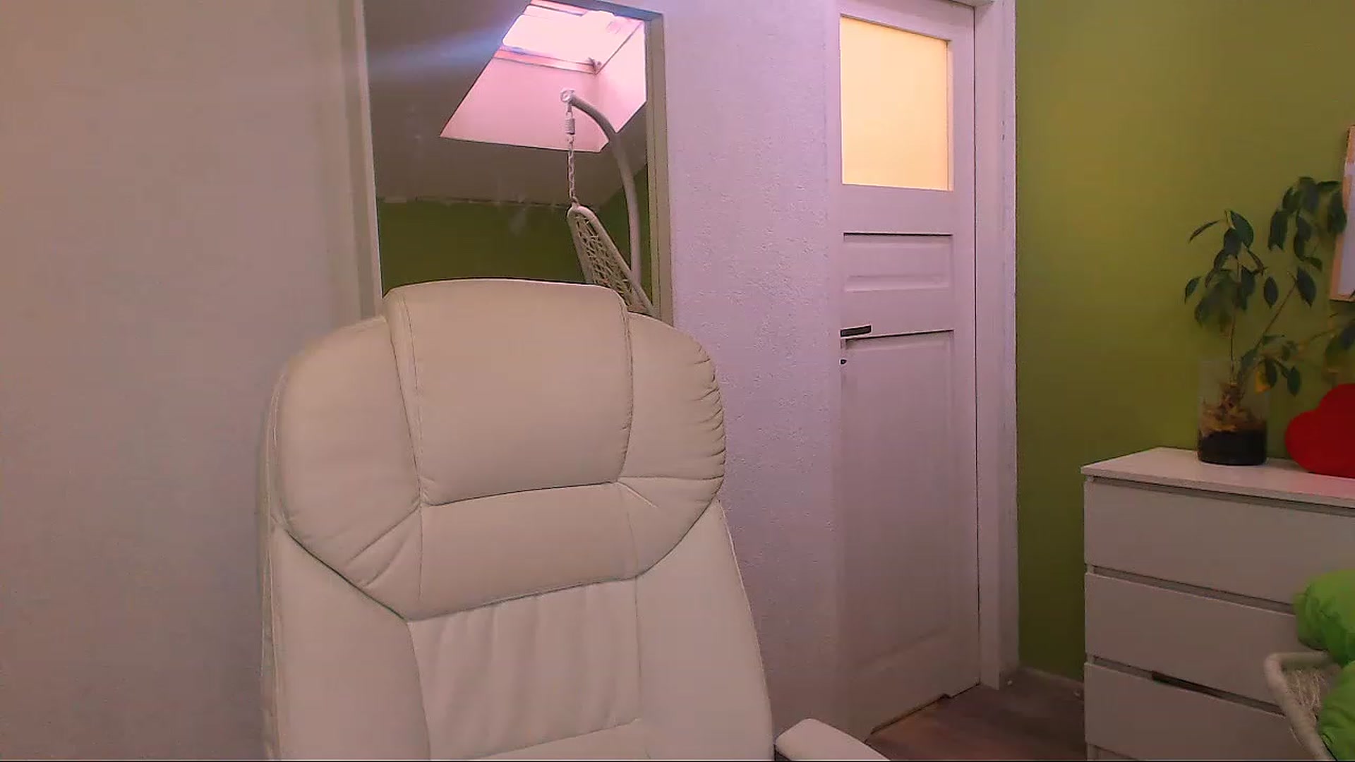 Gallery image thumbnail from JenniferMoris's myfreecams stream on, 11/23/2022, 12:14 image 12 of 20