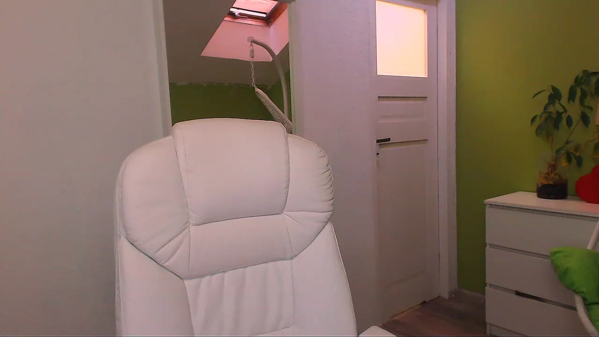 Gallery image thumbnail from JenniferMoris's myfreecams stream on, 11/23/2022, 12:14 image 5 of 20
