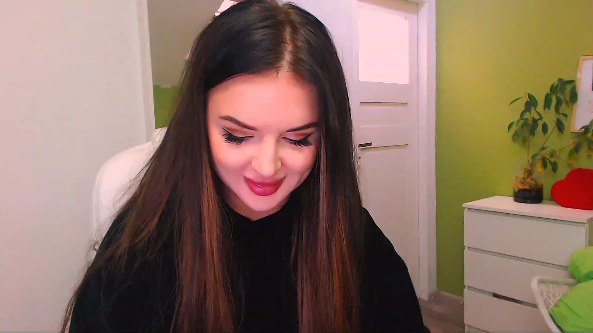 Gallery image thumbnail from JenniferMoris's myfreecams stream on, 11/23/2022, 12:14 image 6 of 20
