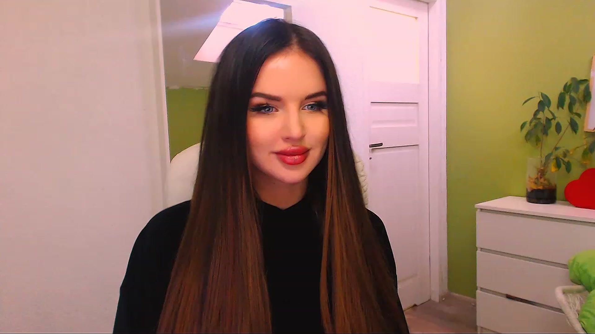 Gallery image thumbnail from JenniferMoris's myfreecams stream on, 11/23/2022, 12:14 image 11 of 20