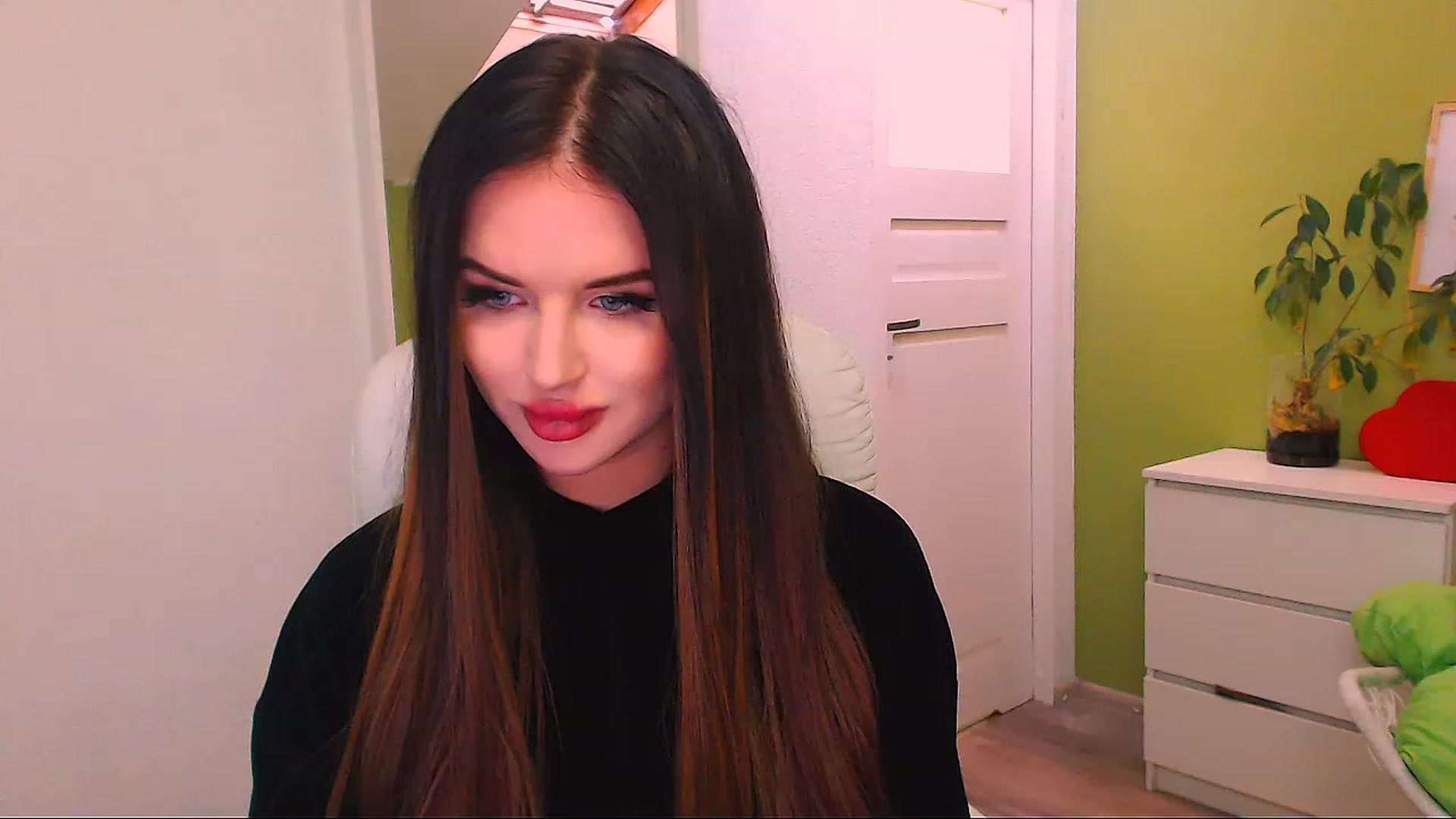 Gallery image thumbnail from JenniferMoris's myfreecams stream on, 11/23/2022, 12:14 image 19 of 20