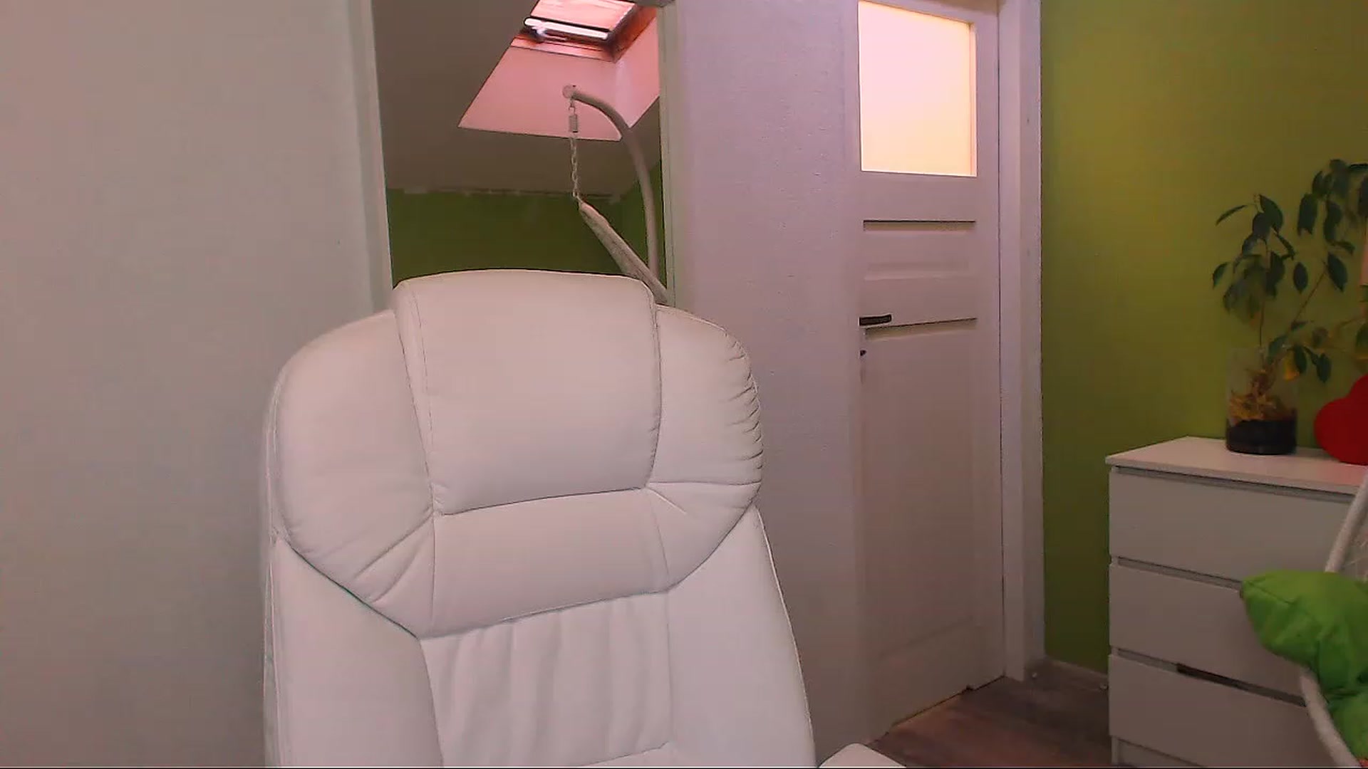 Gallery image thumbnail from JenniferMoris's myfreecams stream on, 11/23/2022, 12:14 image 3 of 20