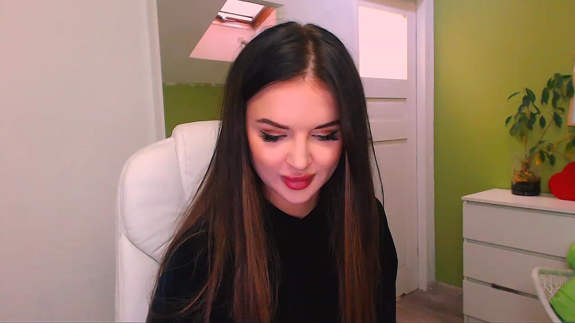 Gallery image thumbnail from JenniferMoris's myfreecams stream on, 11/23/2022, 12:14 image 7 of 20