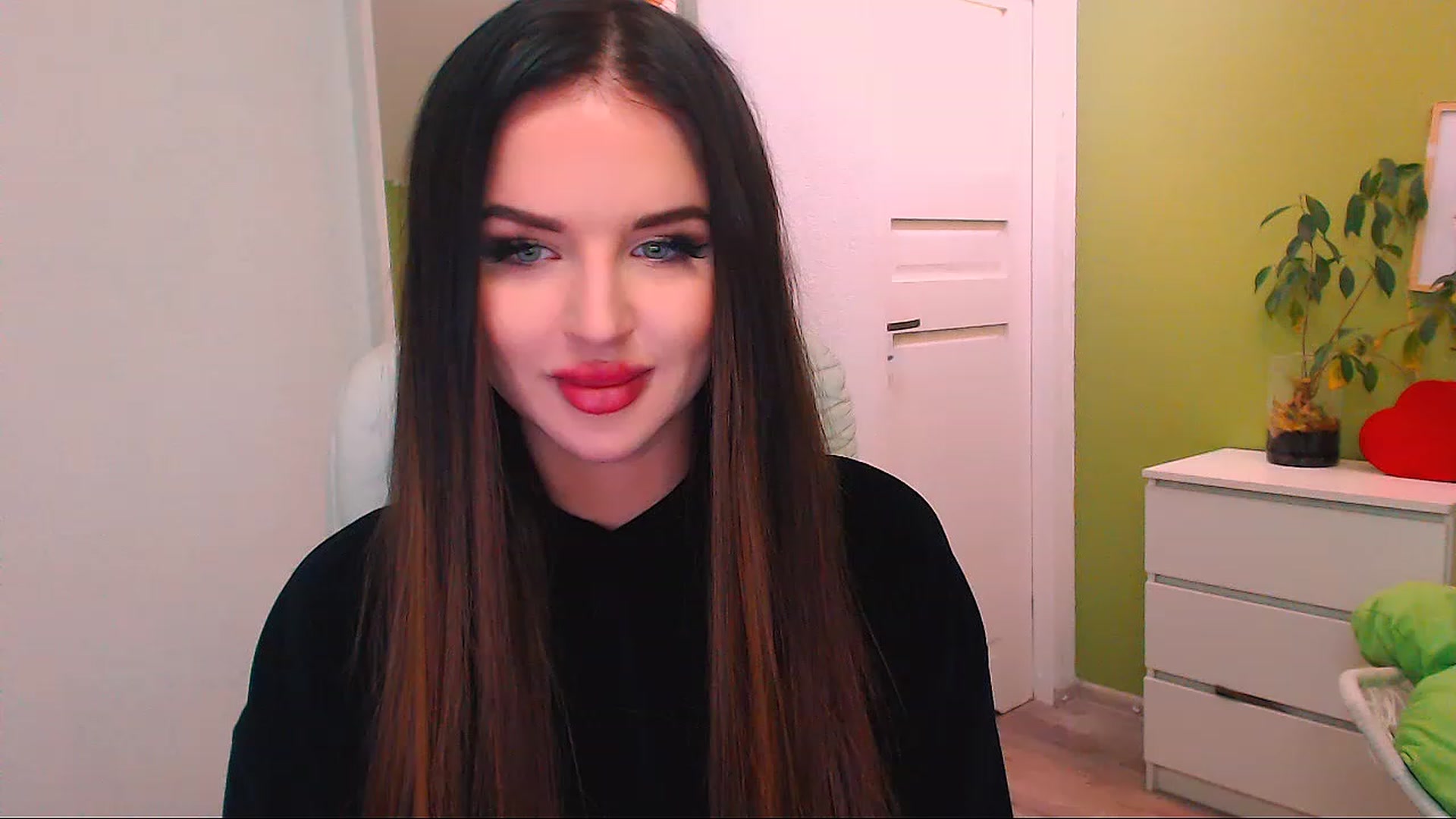 Gallery image thumbnail from JenniferMoris's myfreecams stream on, 11/23/2022, 12:14 image 20 of 20