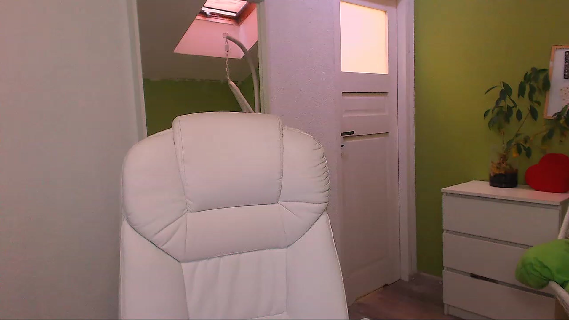 Gallery image thumbnail from JenniferMoris's myfreecams stream on, 11/23/2022, 12:14 image 2 of 20