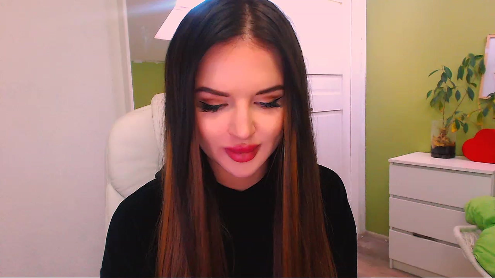 Gallery image thumbnail from JenniferMoris's myfreecams stream on, 11/23/2022, 12:14 image 16 of 20