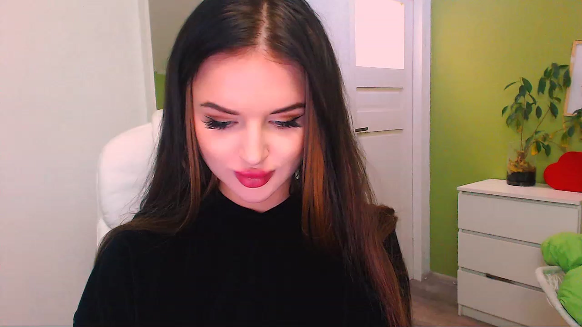 Gallery image thumbnail from JenniferMoris's myfreecams stream on, 11/23/2022, 12:31 image 9 of 20