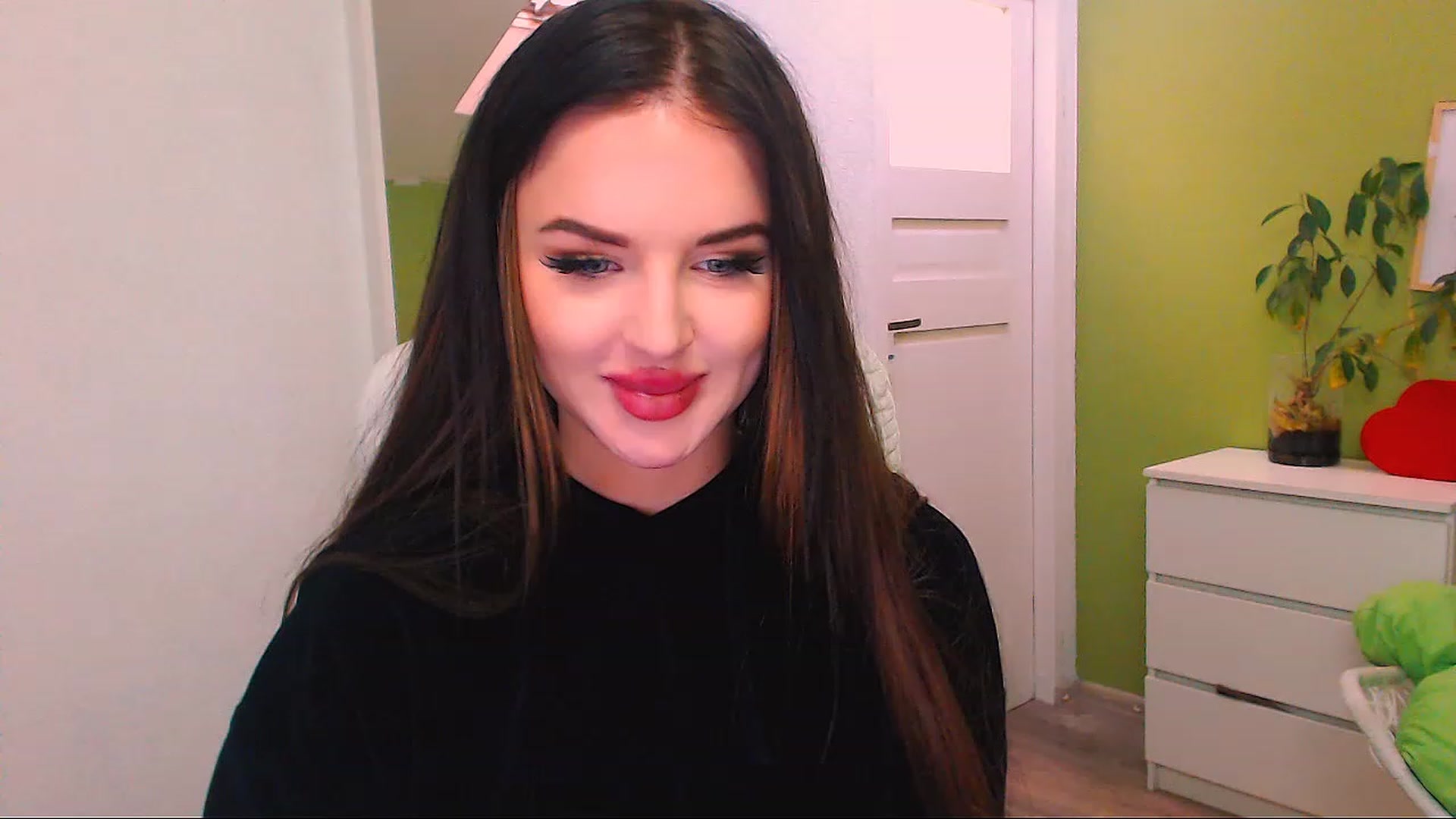 Gallery image thumbnail from JenniferMoris's myfreecams stream on, 11/23/2022, 12:31 image 5 of 20