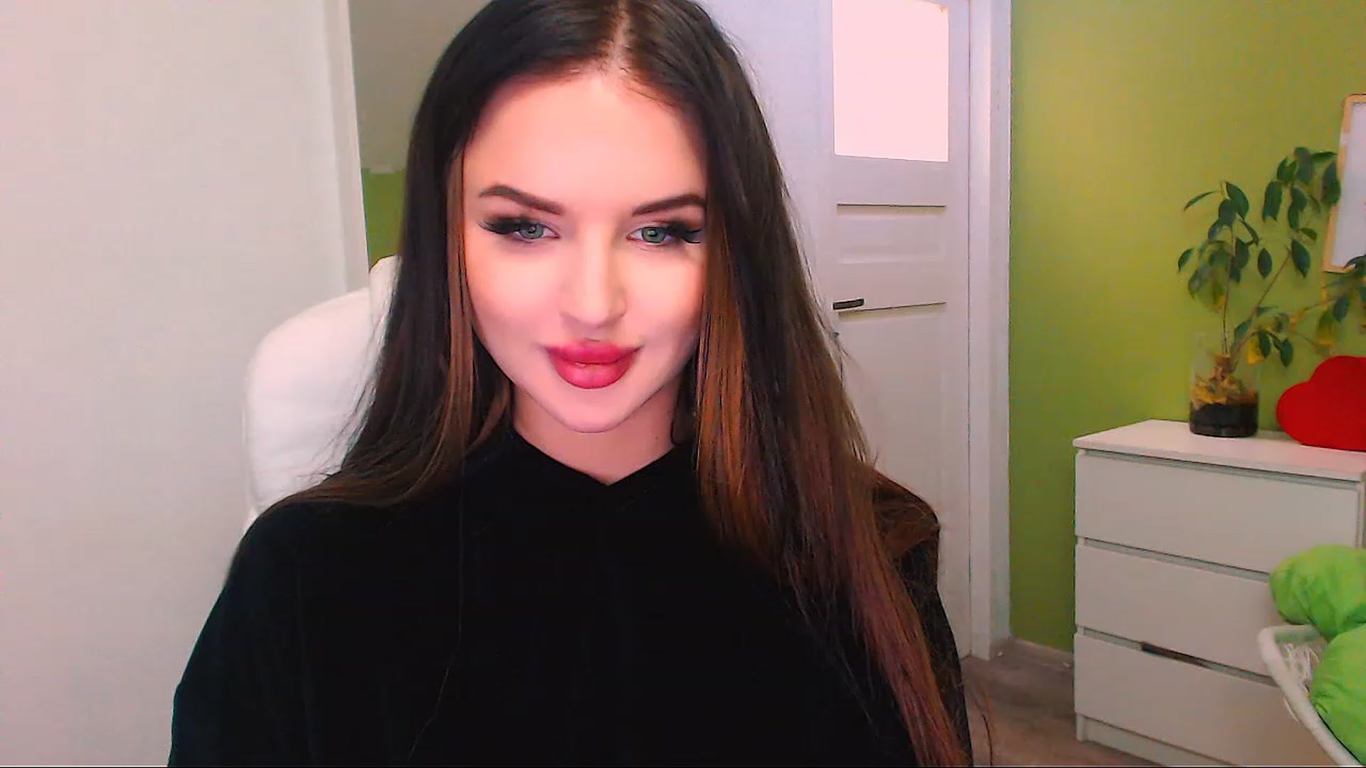 Gallery image thumbnail from JenniferMoris's myfreecams stream on, 11/23/2022, 12:31 image 11 of 20
