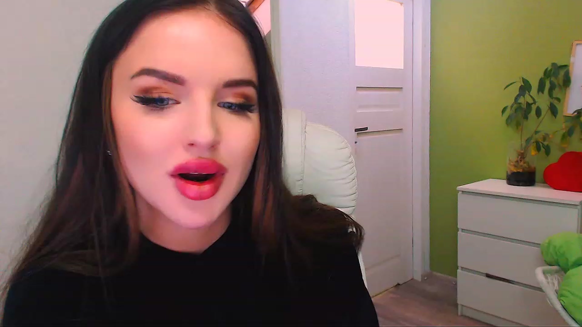 Gallery image thumbnail from JenniferMoris's myfreecams stream on, 11/23/2022, 12:31 image 2 of 20